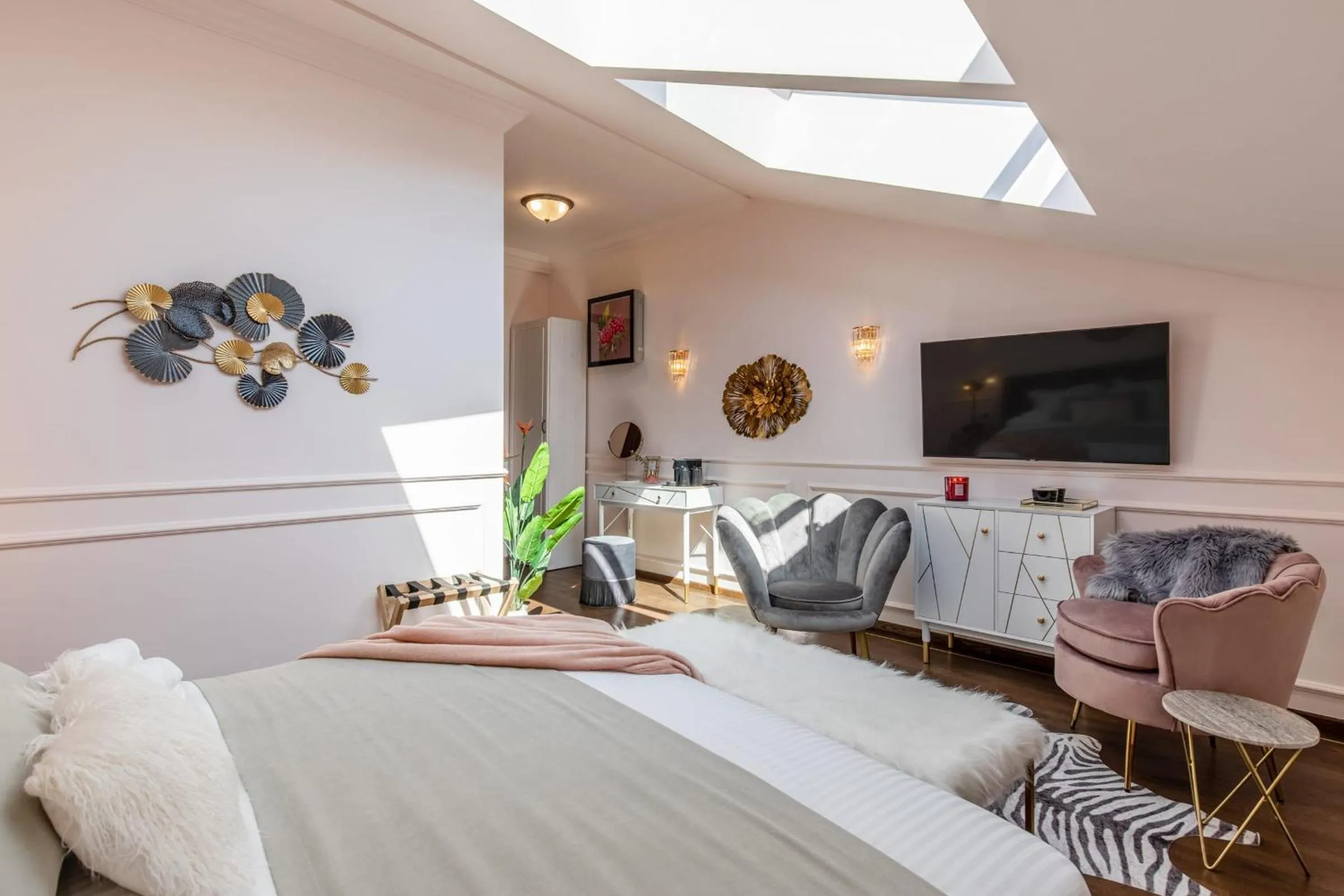 TV and multimedia in Old Town Luxury Suites