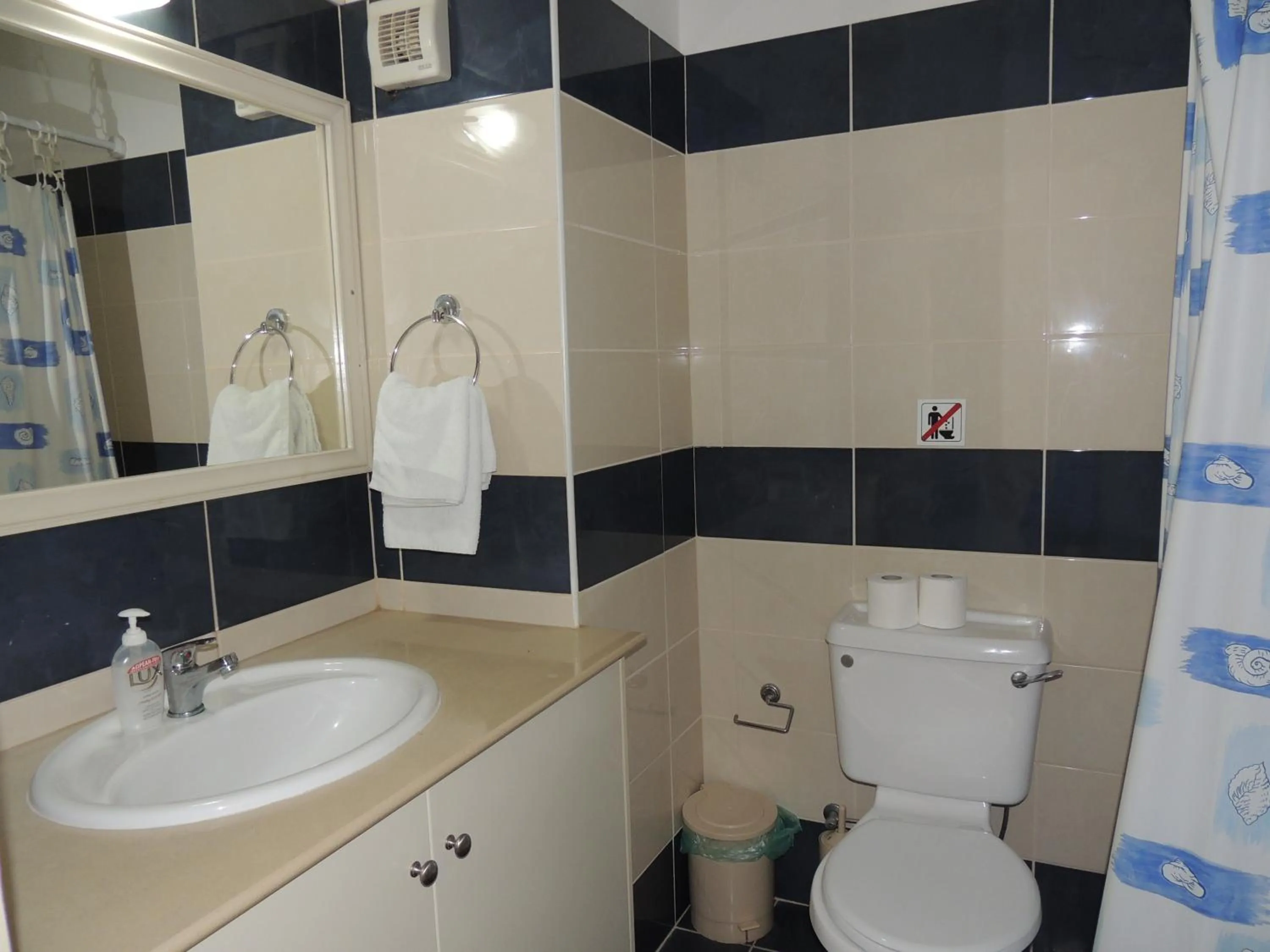 Bathroom in West End Hotel