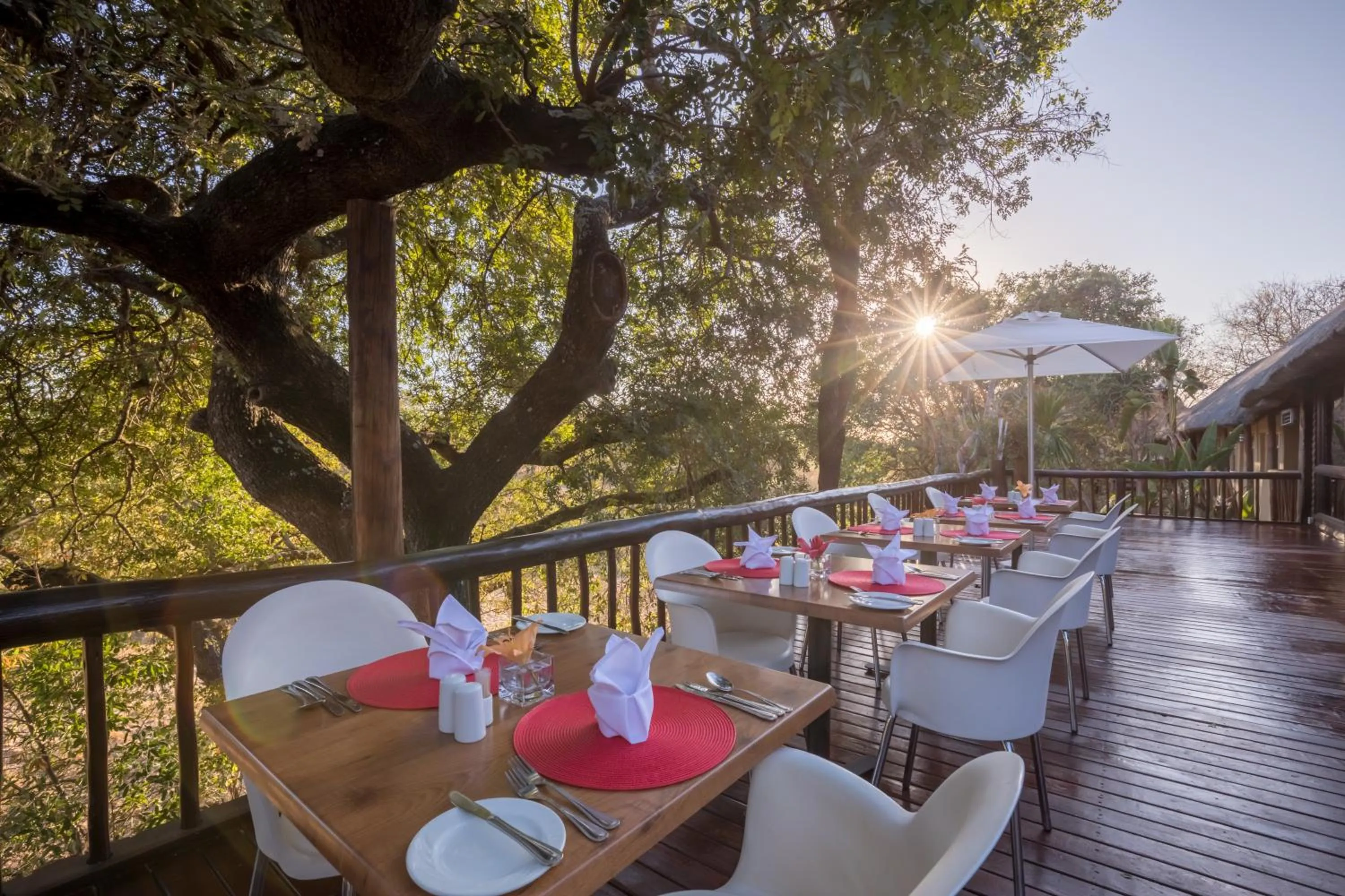 Restaurant/places to eat in Karongwe River Lodge