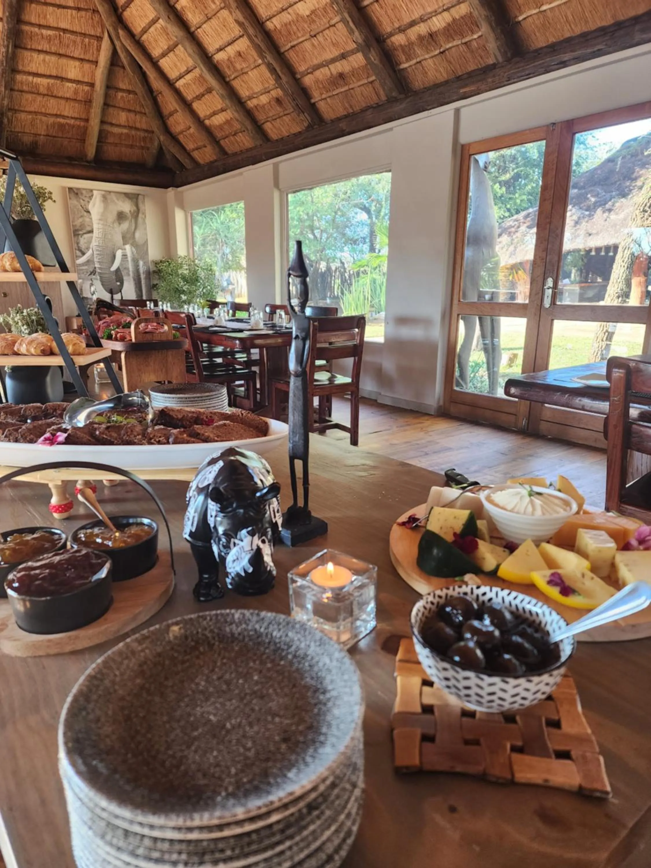 Restaurant/places to eat in Karongwe River Lodge