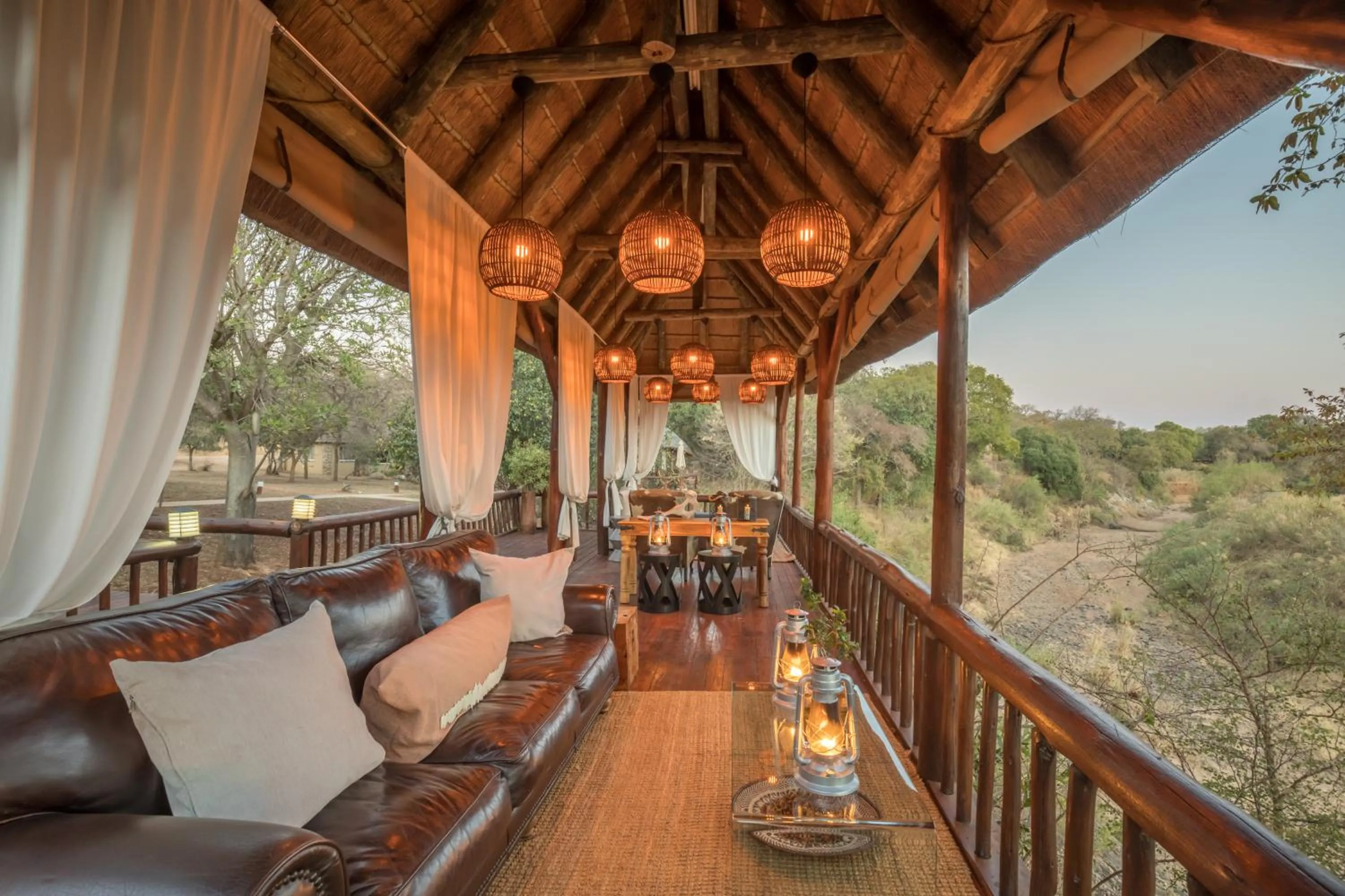 Communal lounge/ TV room in Karongwe River Lodge