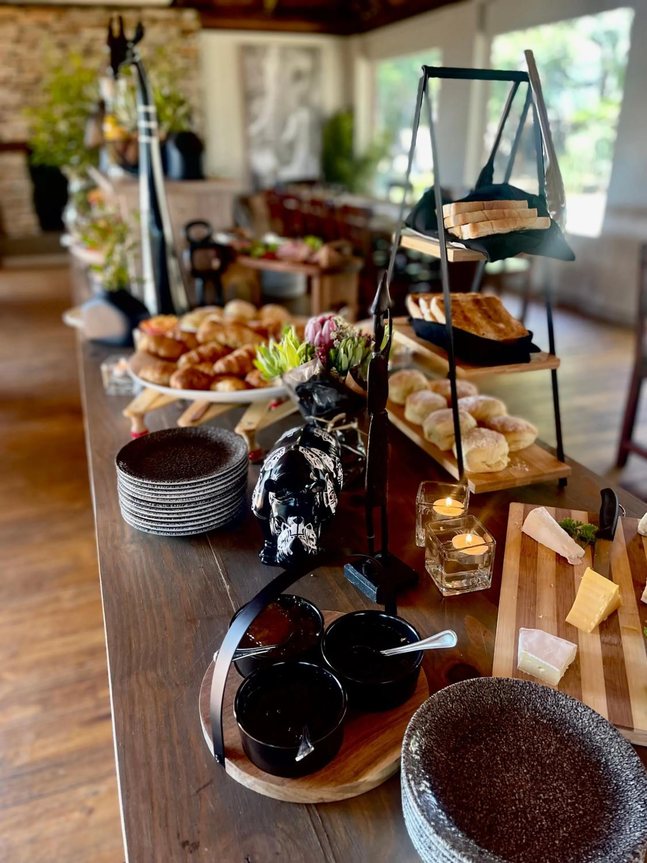 Breakfast in Karongwe River Lodge