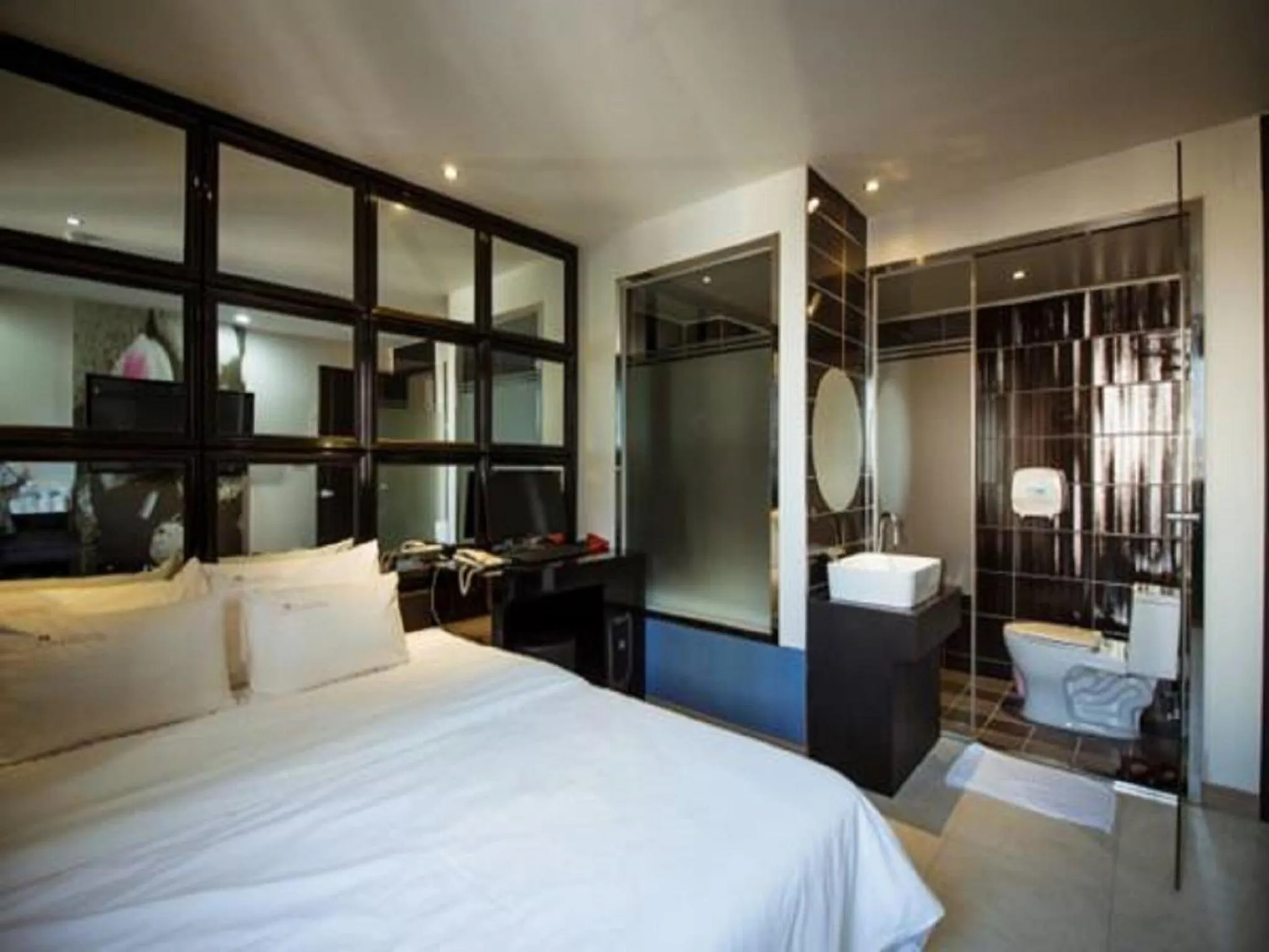 Bathroom, Bed in Hotel JUNE Haeundae
