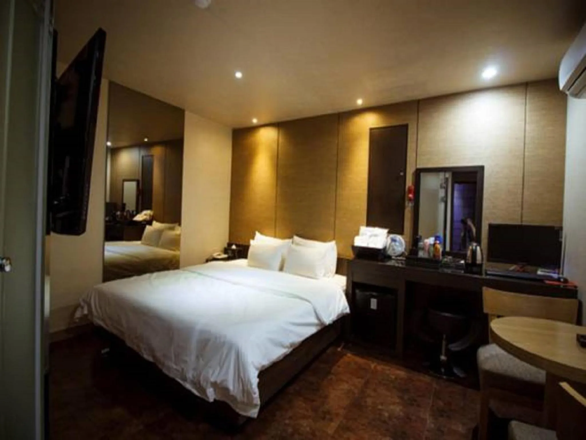 Decorative detail, Bed in Hotel JUNE Haeundae