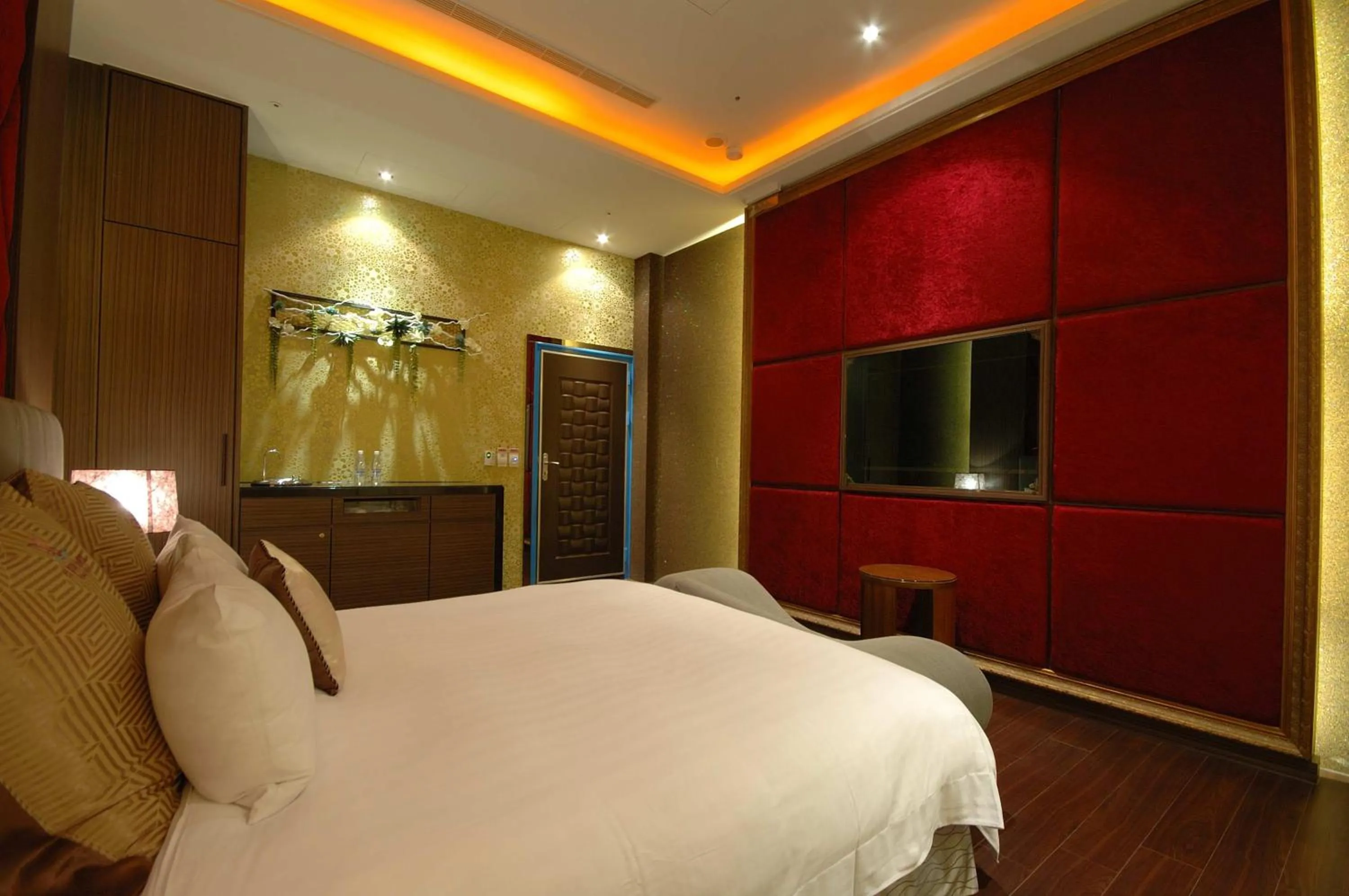 bunk bed, Bed in Dubai Motel