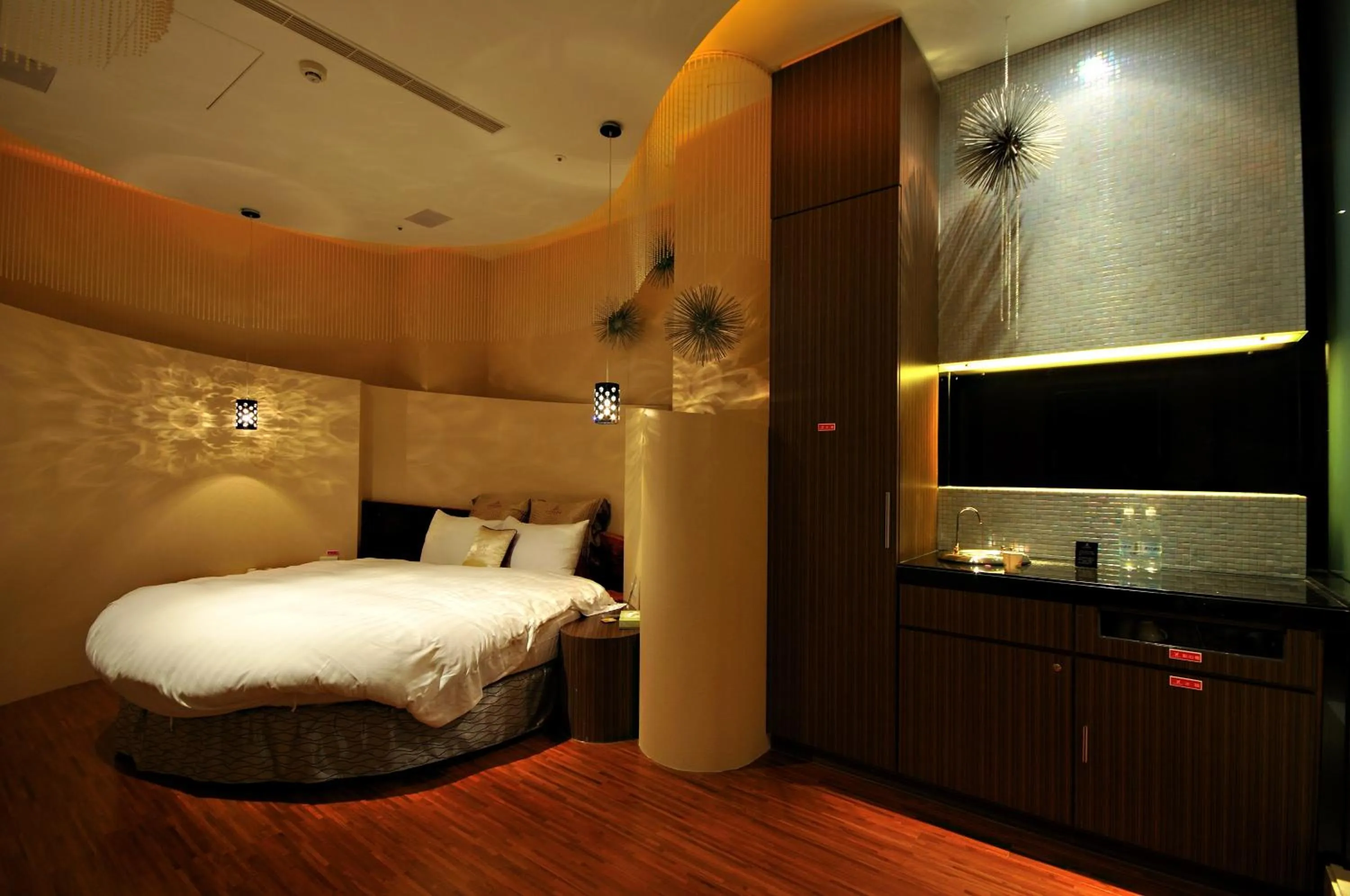 Bed in Dubai Motel