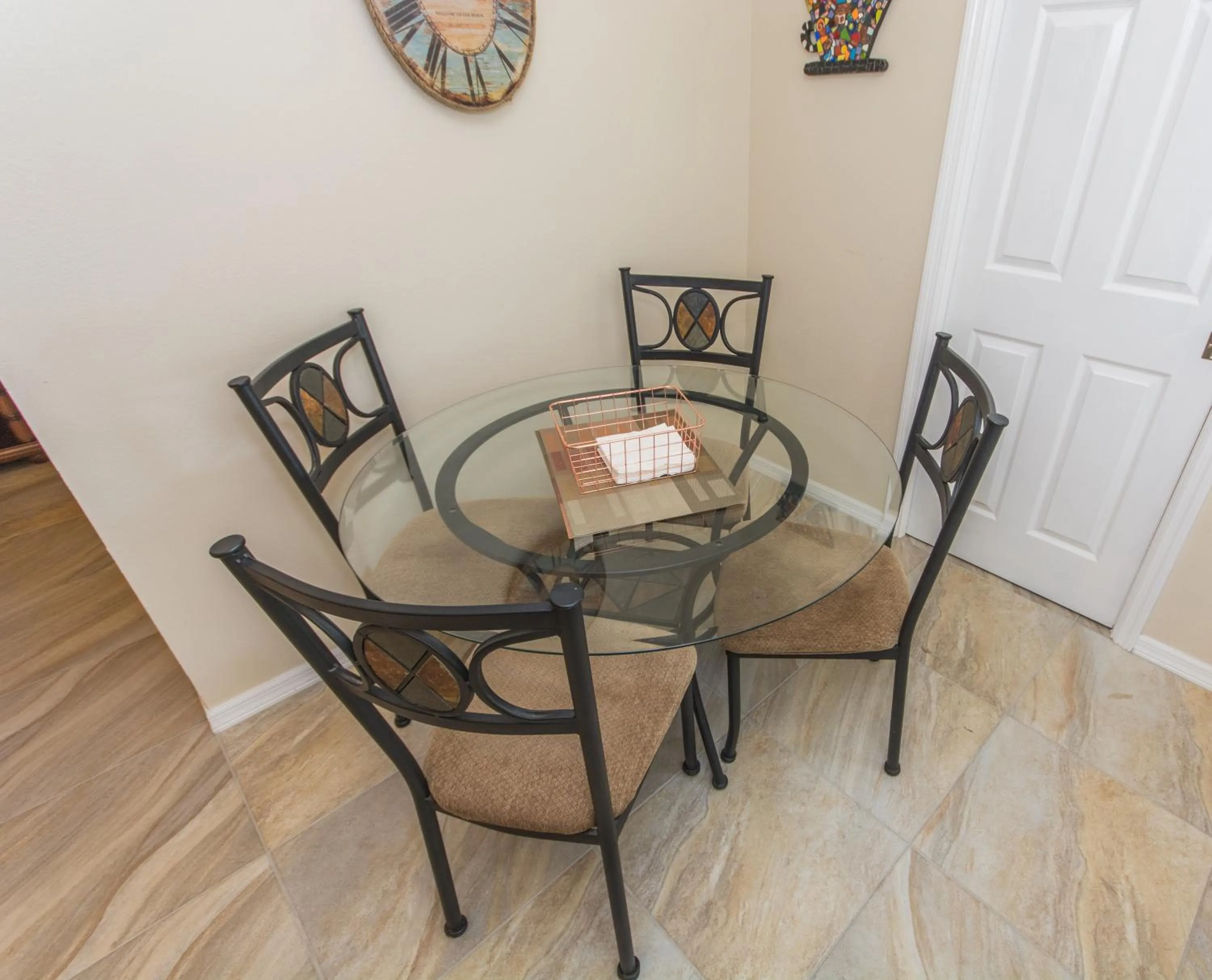 Dining area in Villa Franca bungalow