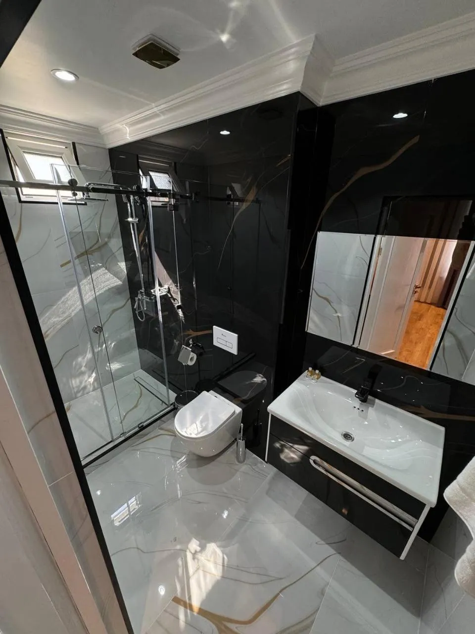 Shower in Asal Boutique Hotel