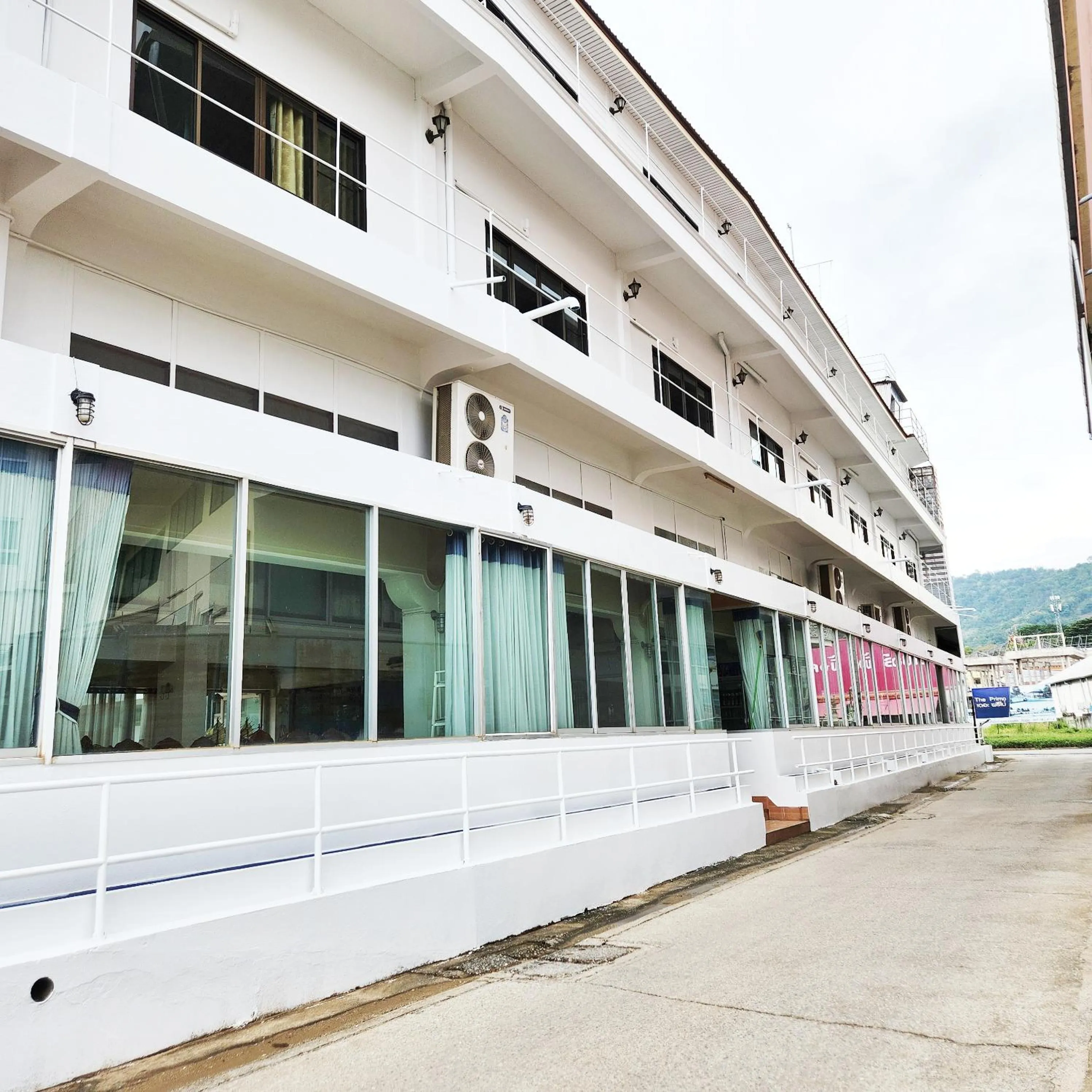 NAVY HOME HOTEL โรงแรมเนวี่โฮม