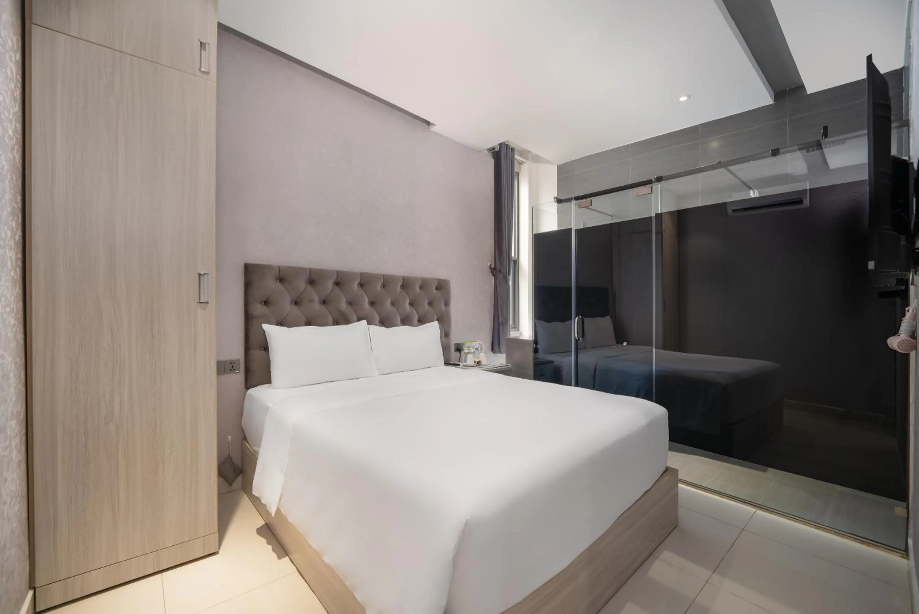 TV and multimedia, Bed in Mari Queen Hotel - Bui Thi Xuan