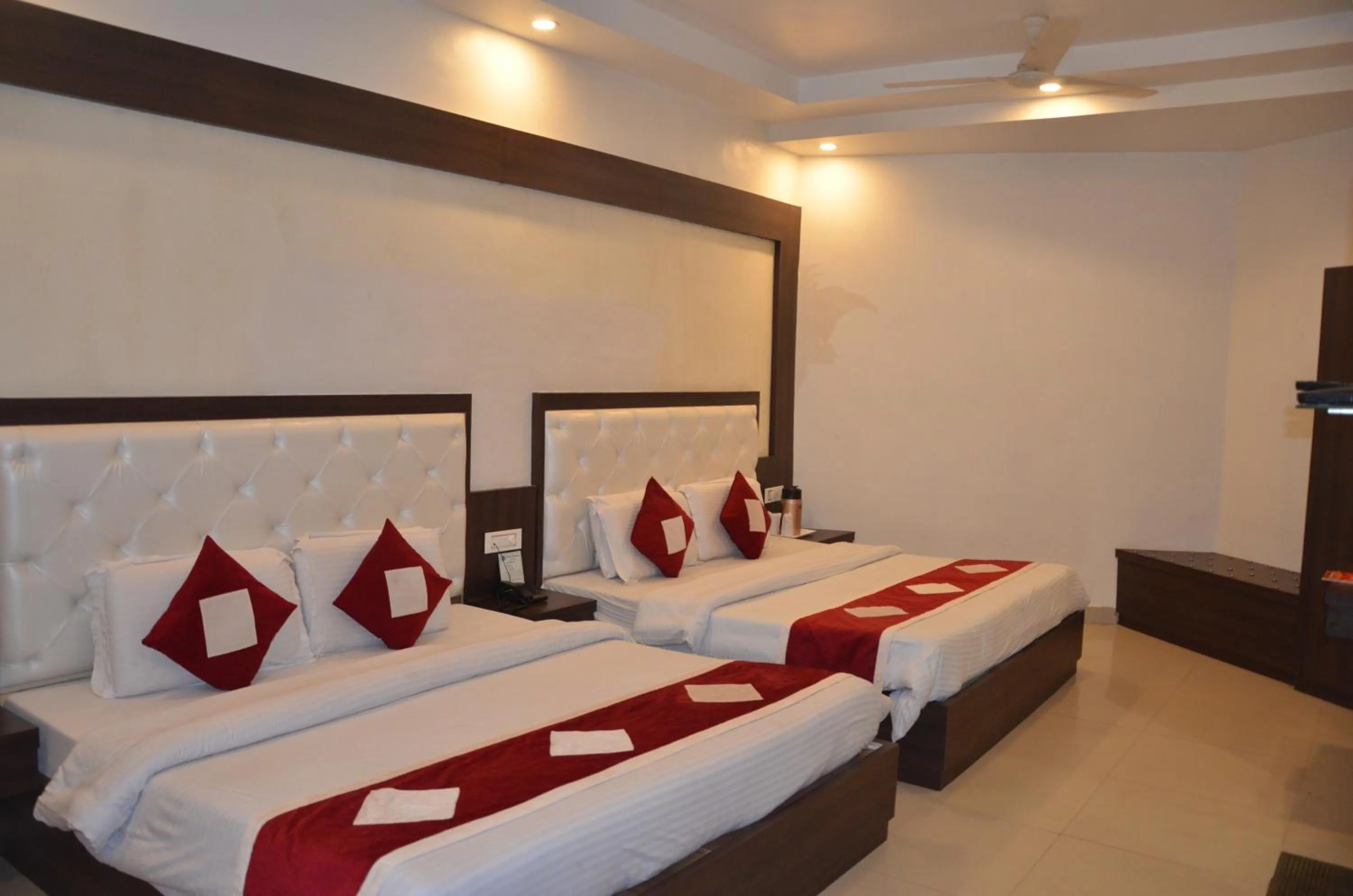 Bed in Hotel Krishna