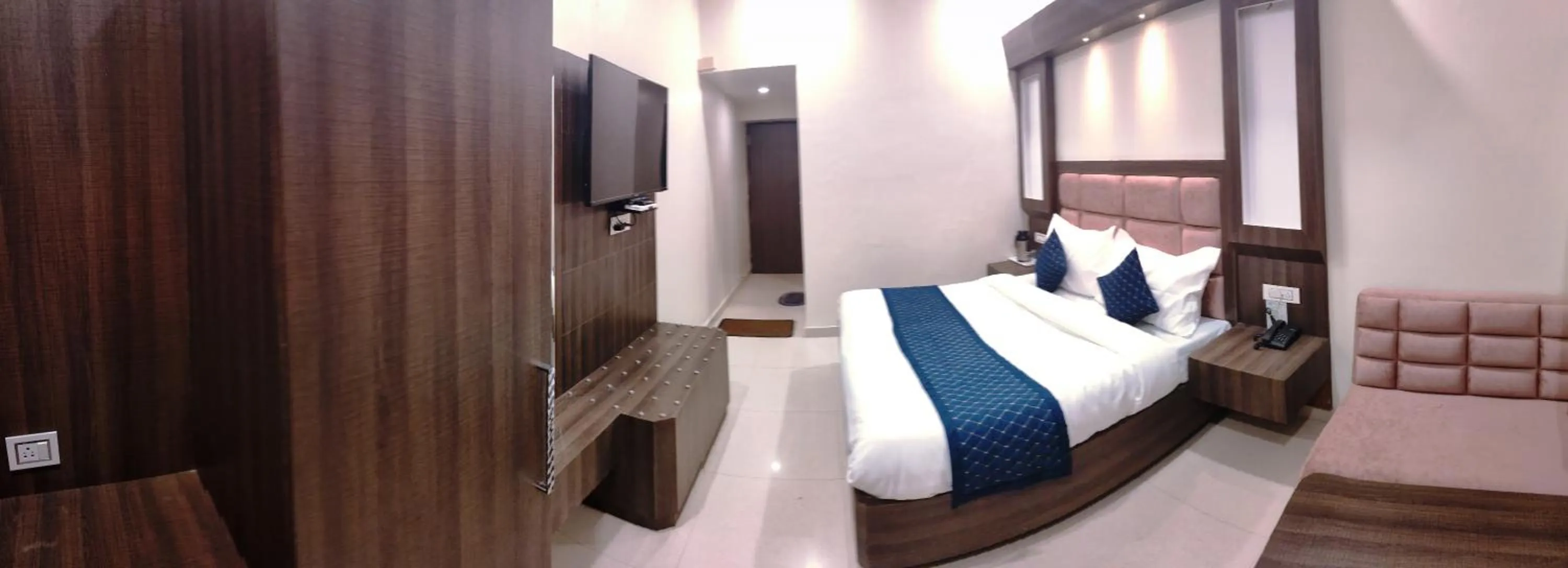 Bed in Hotel Krishna