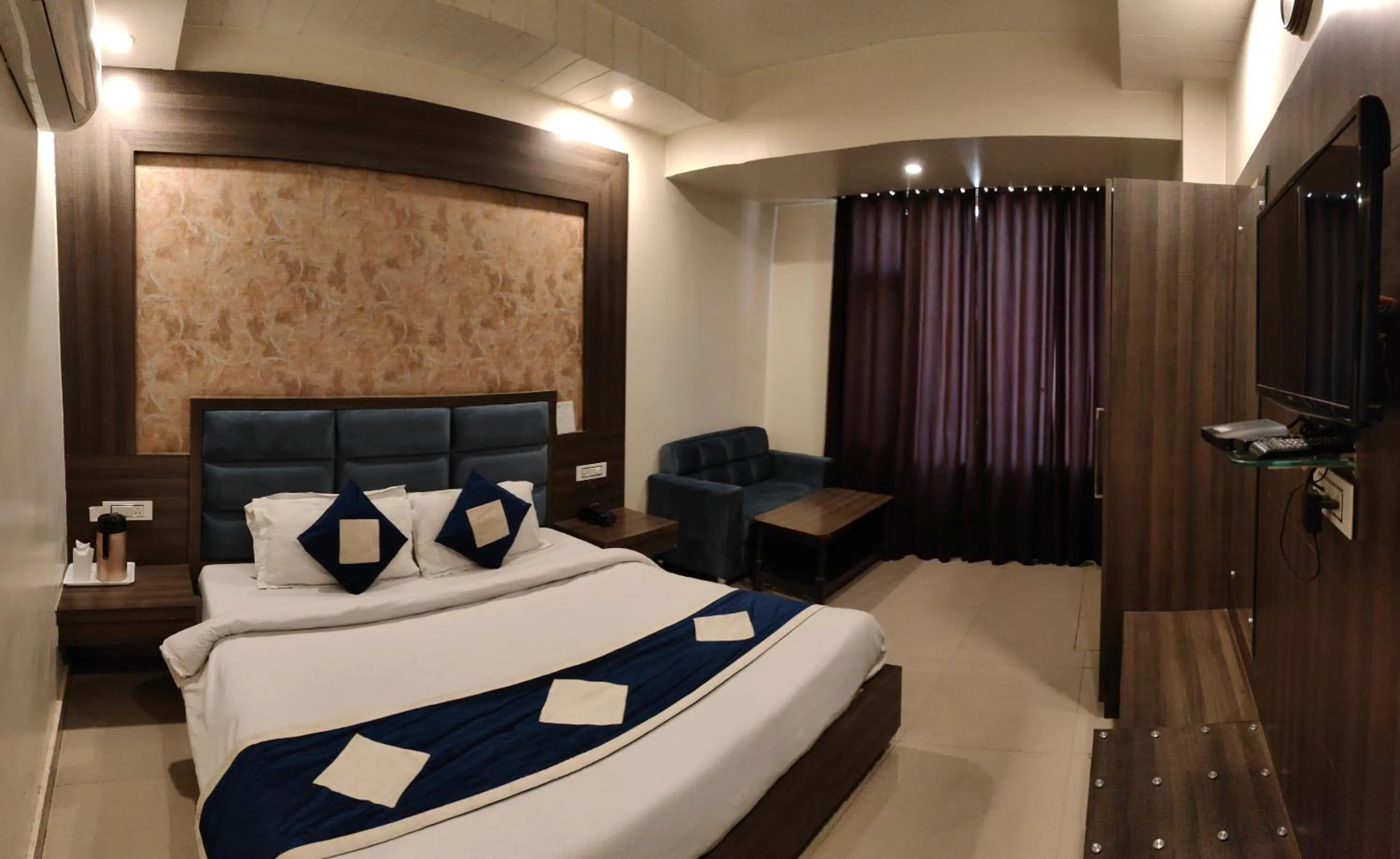 Bedroom, Bed in Hotel Krishna