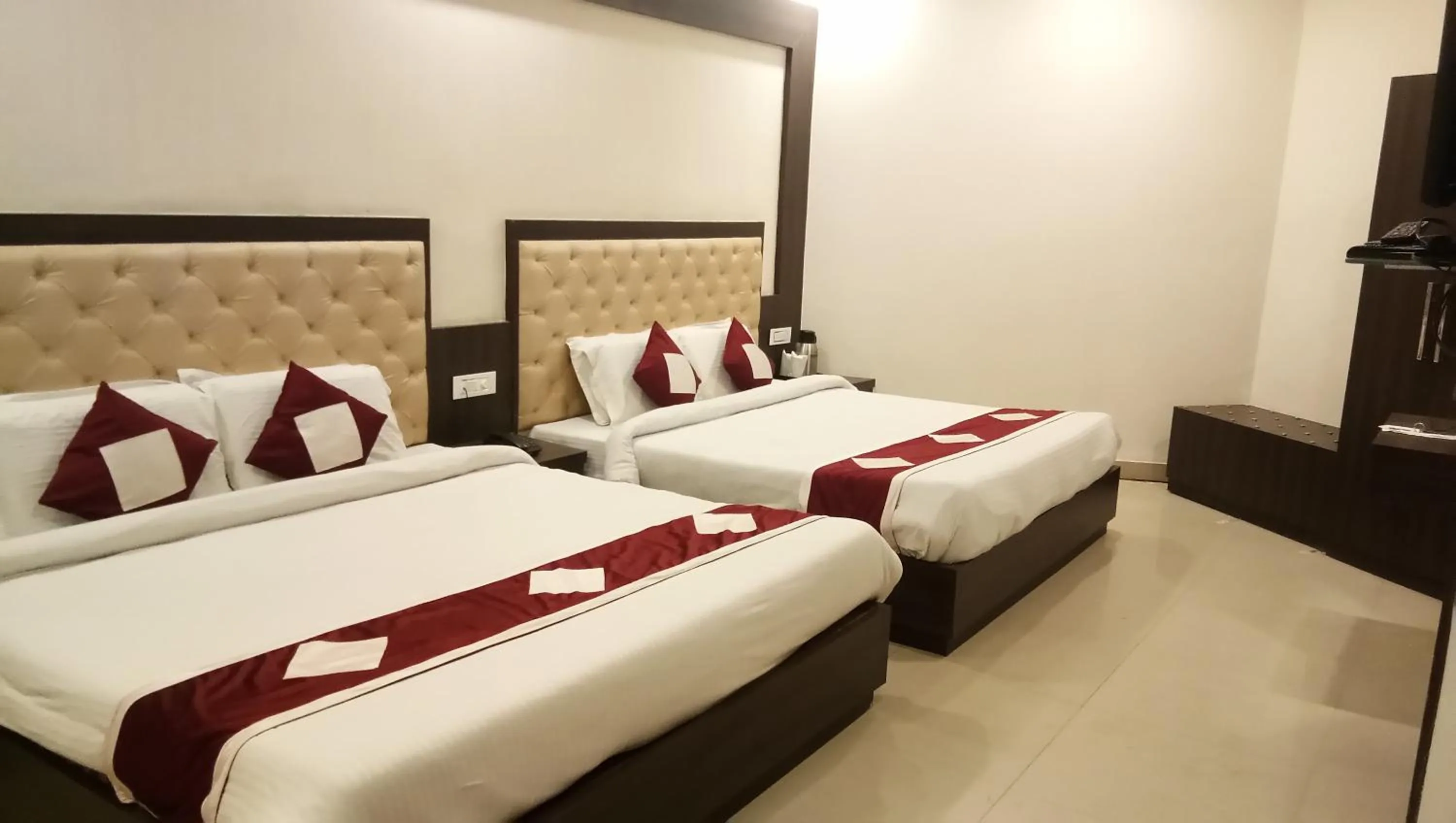 Bed in Hotel Krishna