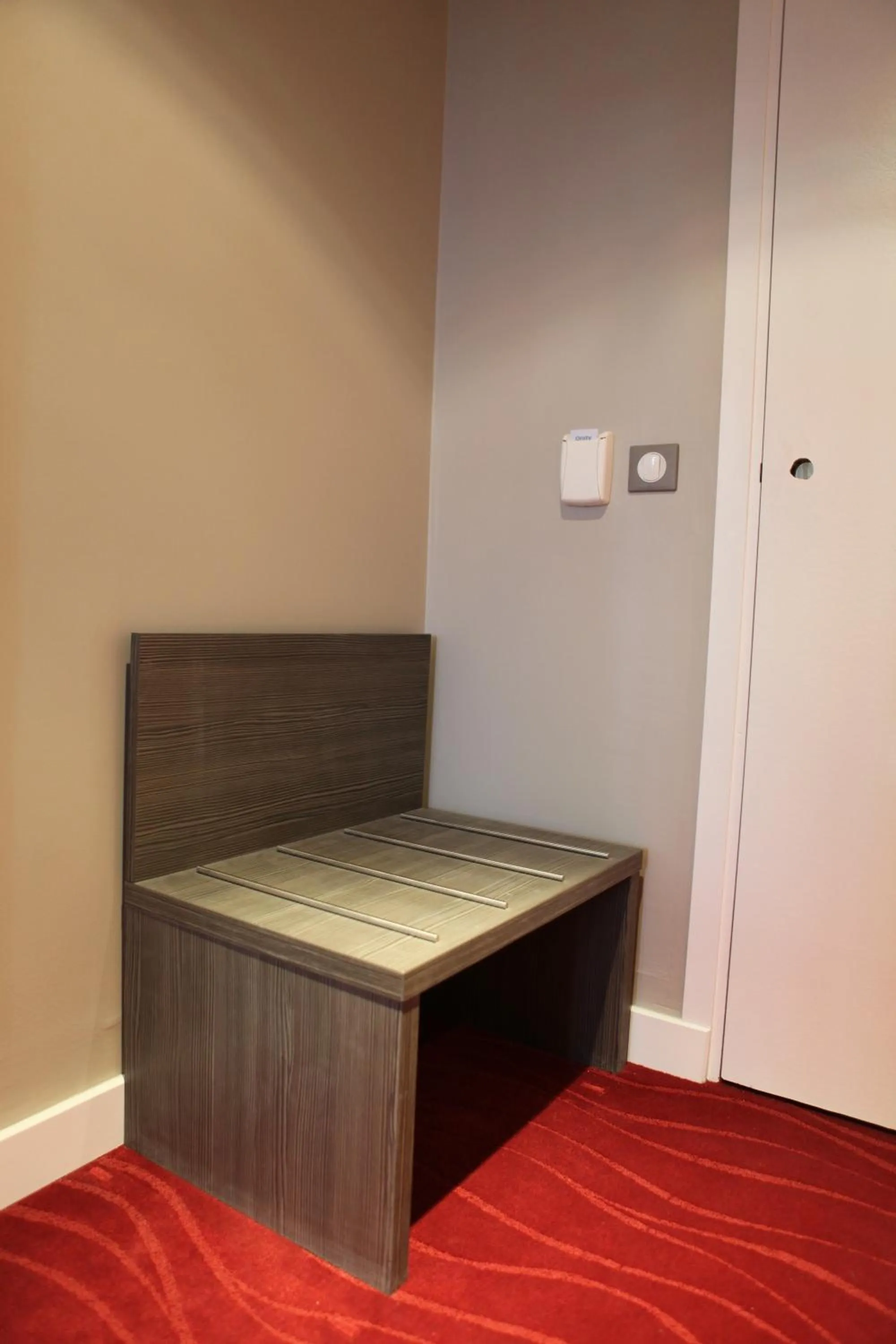 Bedroom in Hôtel Les Trois Roses, Meylan Grenoble