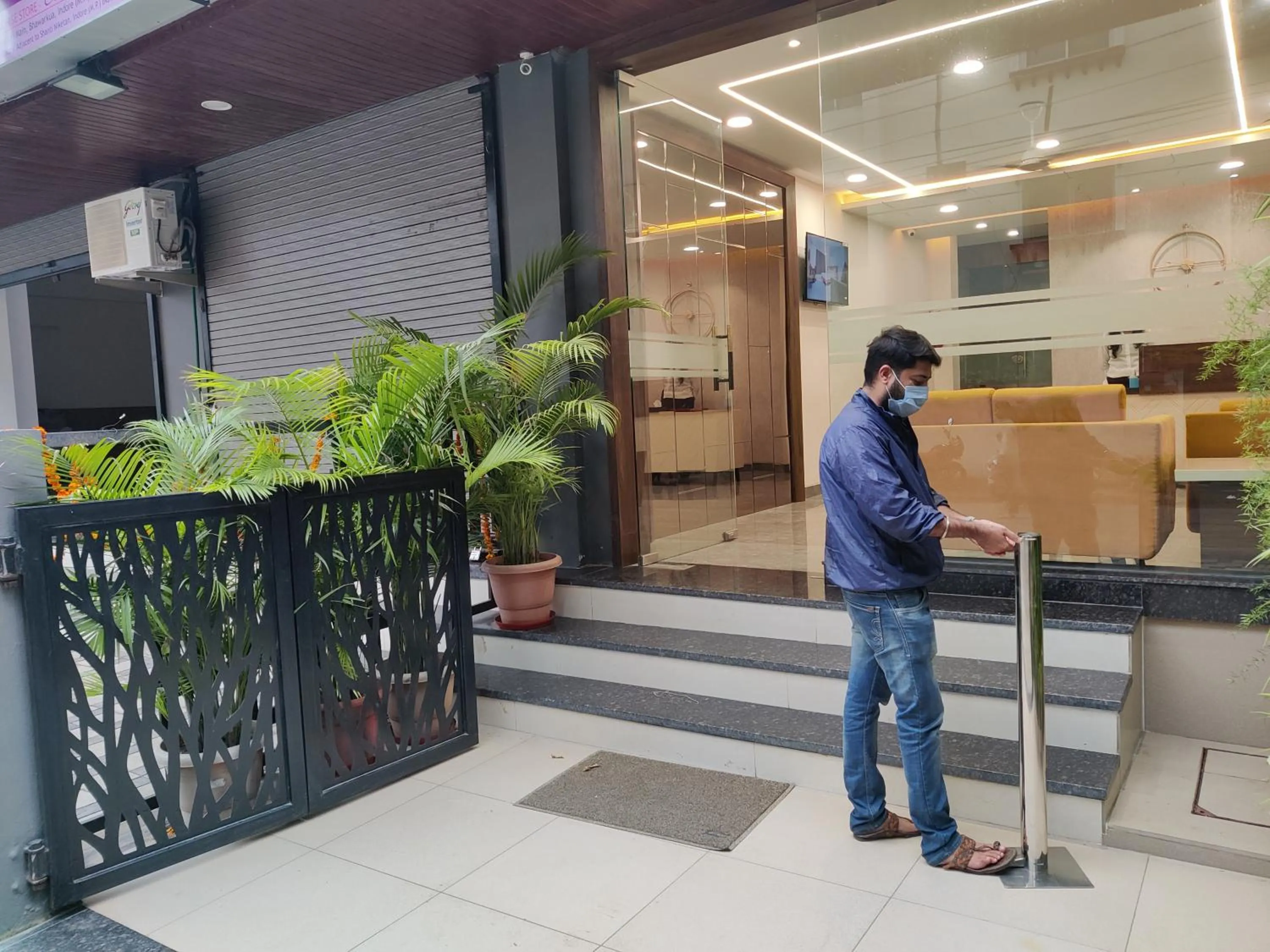 Facade/entrance in Hotel Blue Bells