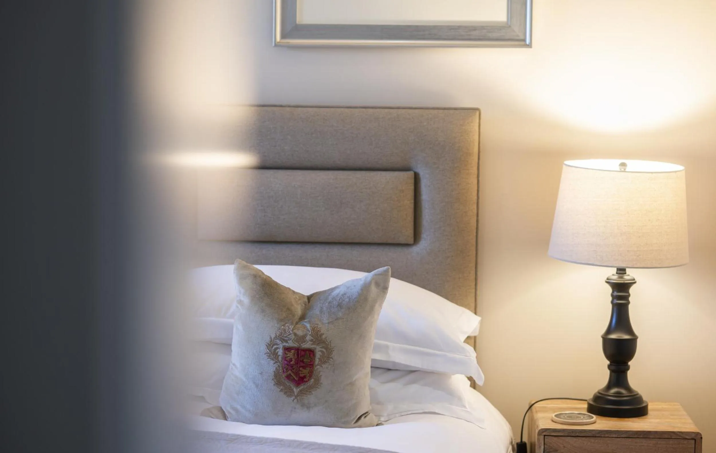 Bedroom, Bed in Black Bull