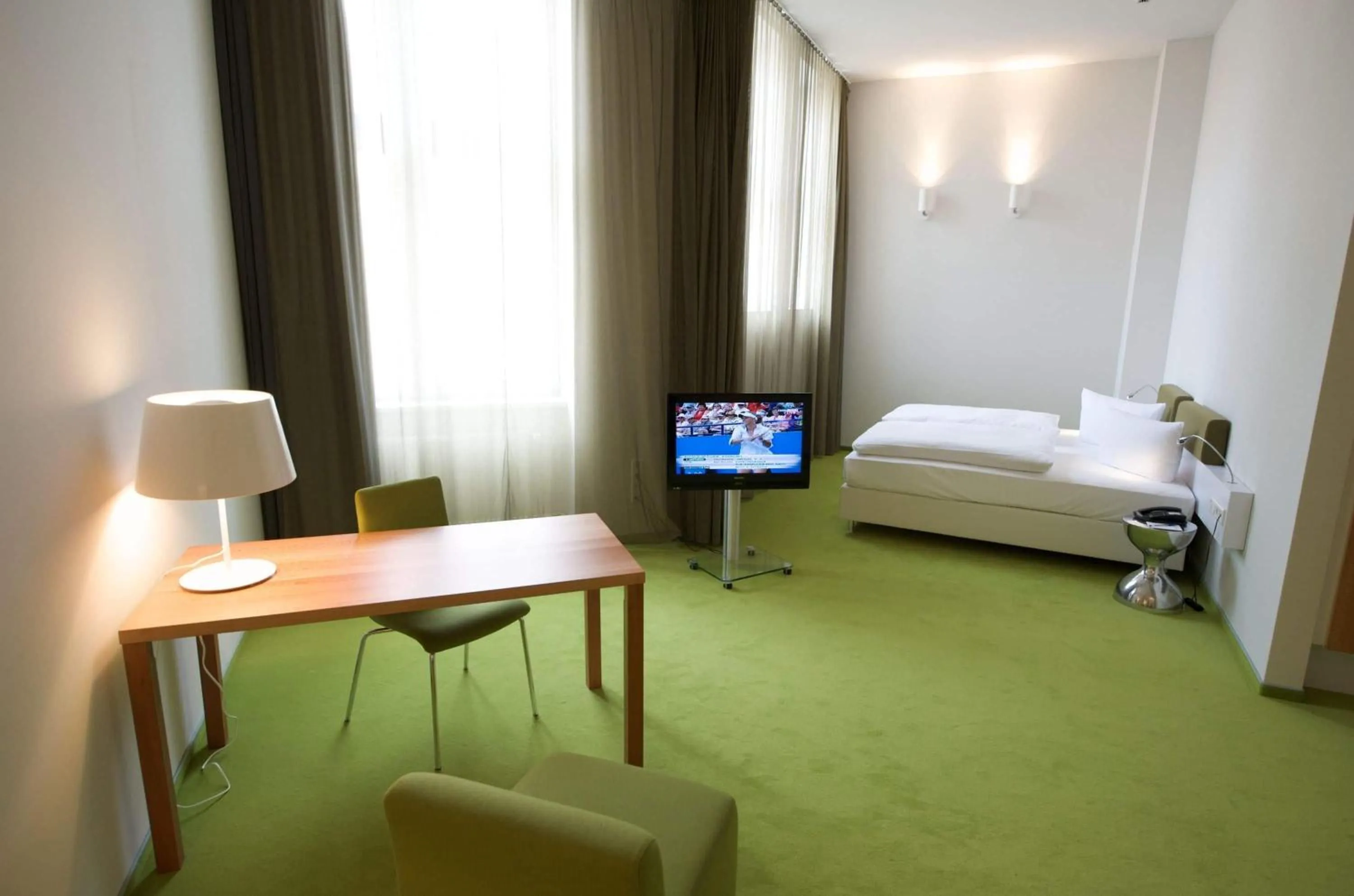 Photo of the whole room, Bed in Wyndham Garden Berlin Mitte