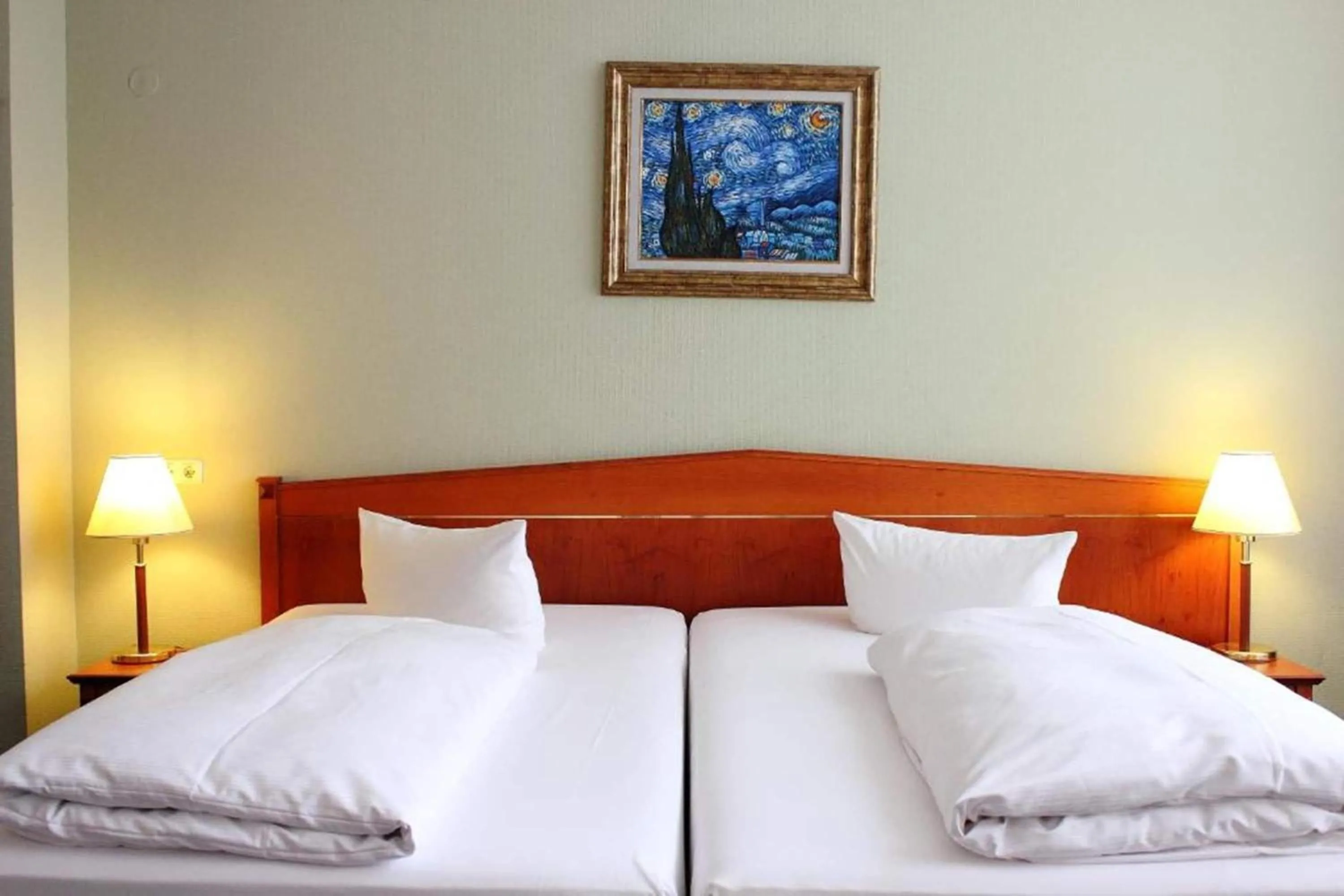 Photo of the whole room, Bed in Wyndham Garden Berlin Mitte