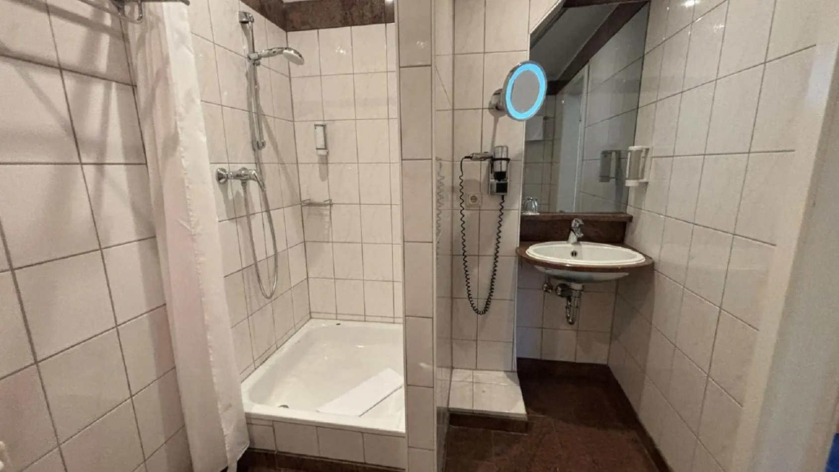 Bathroom in Wyndham Garden Berlin Mitte