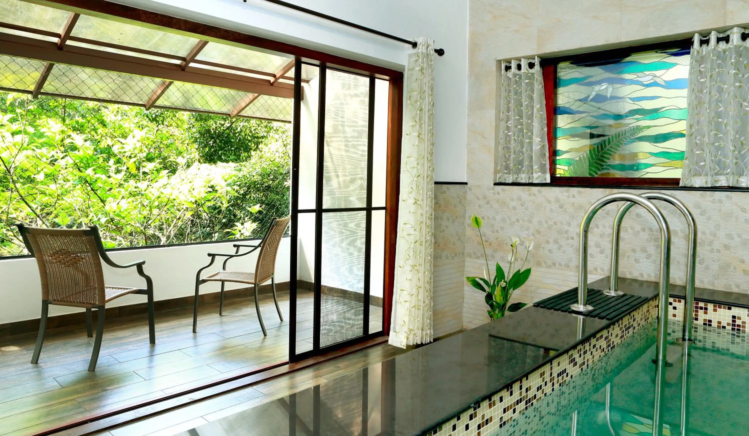 Swimming pool in Vythiri Resort