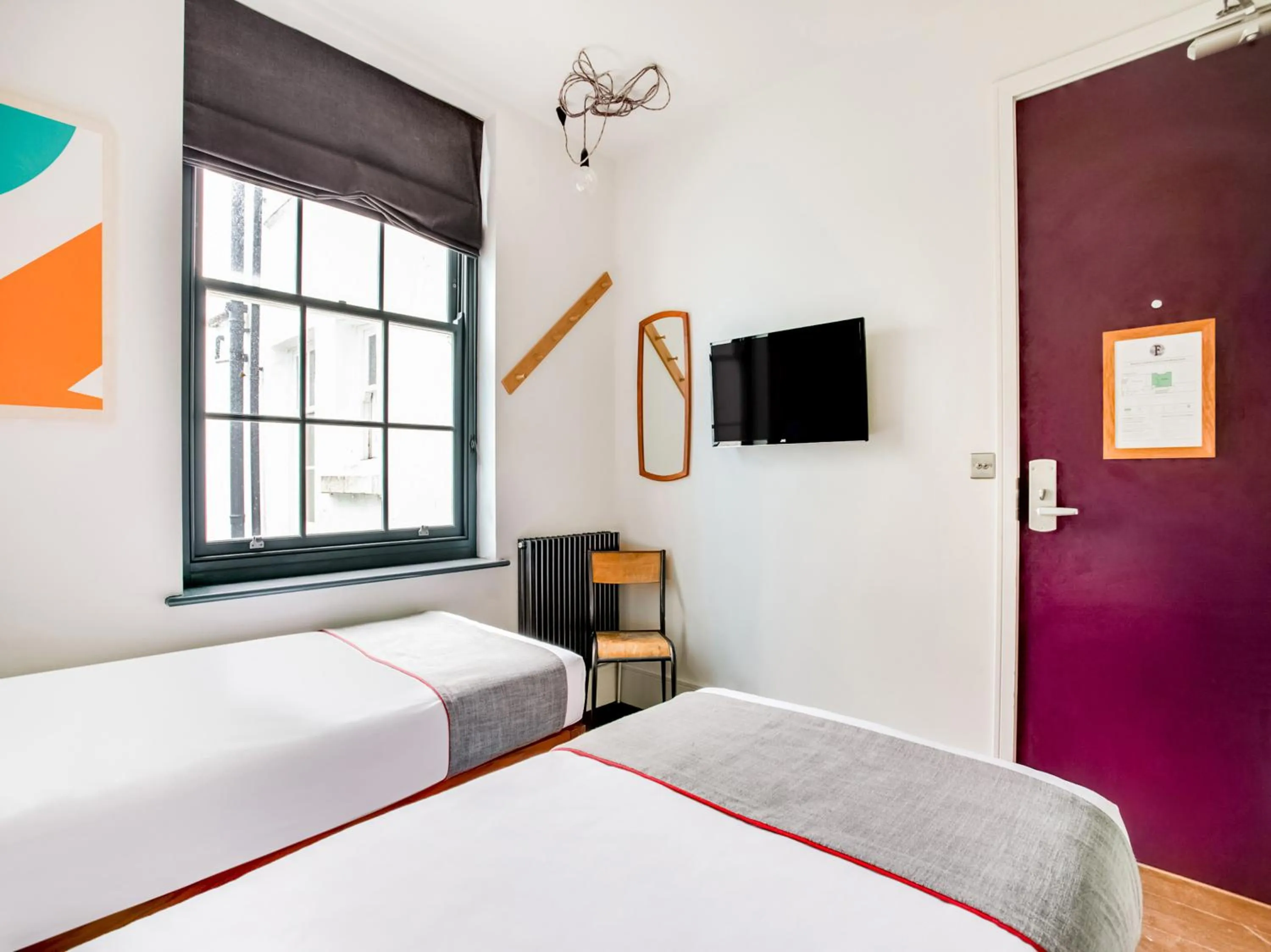 Bedroom, TV/Entertainment Center in OYO Fab Guest House