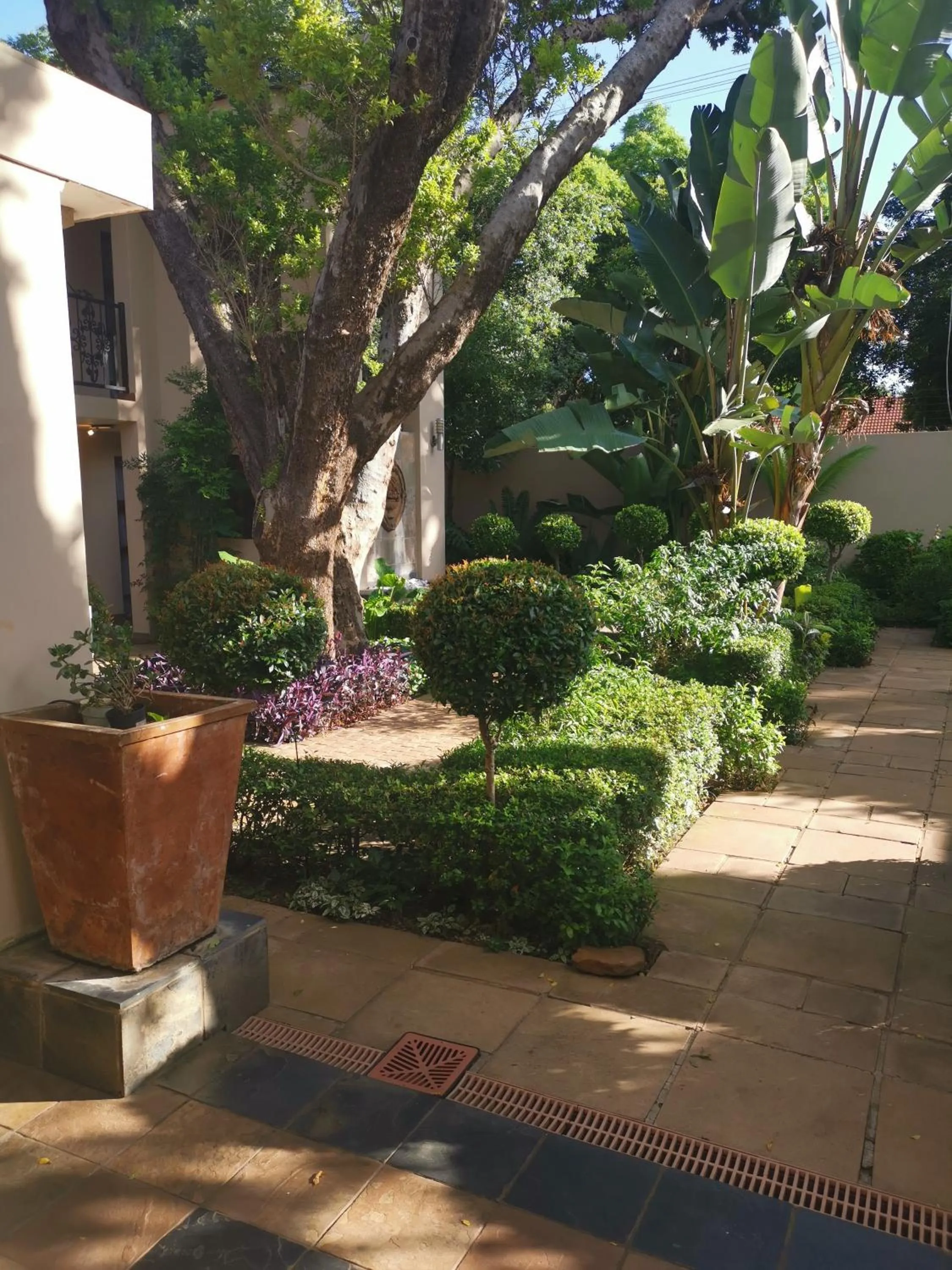 180 On Anderson Guest House