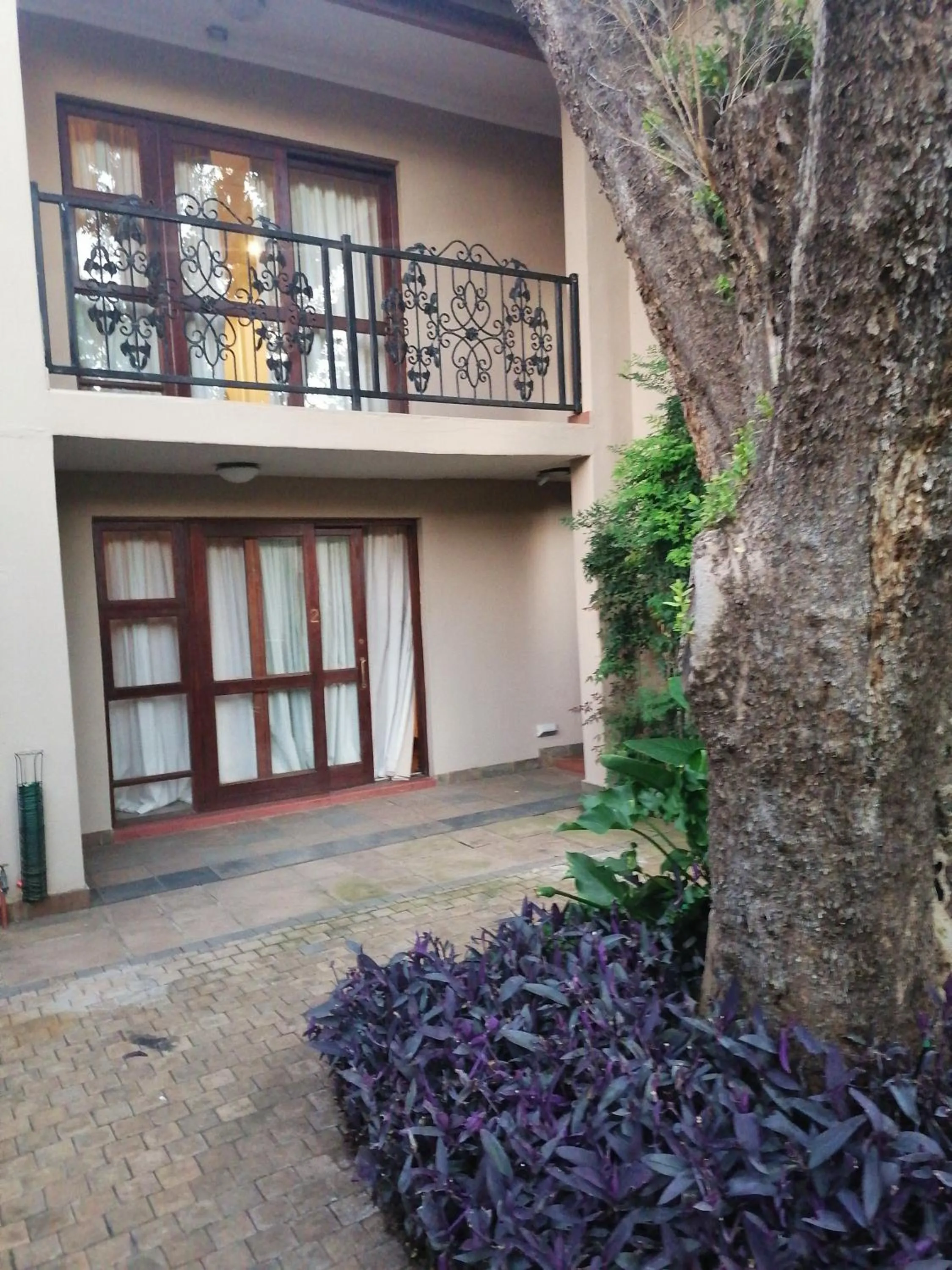 180 On Anderson Guest House