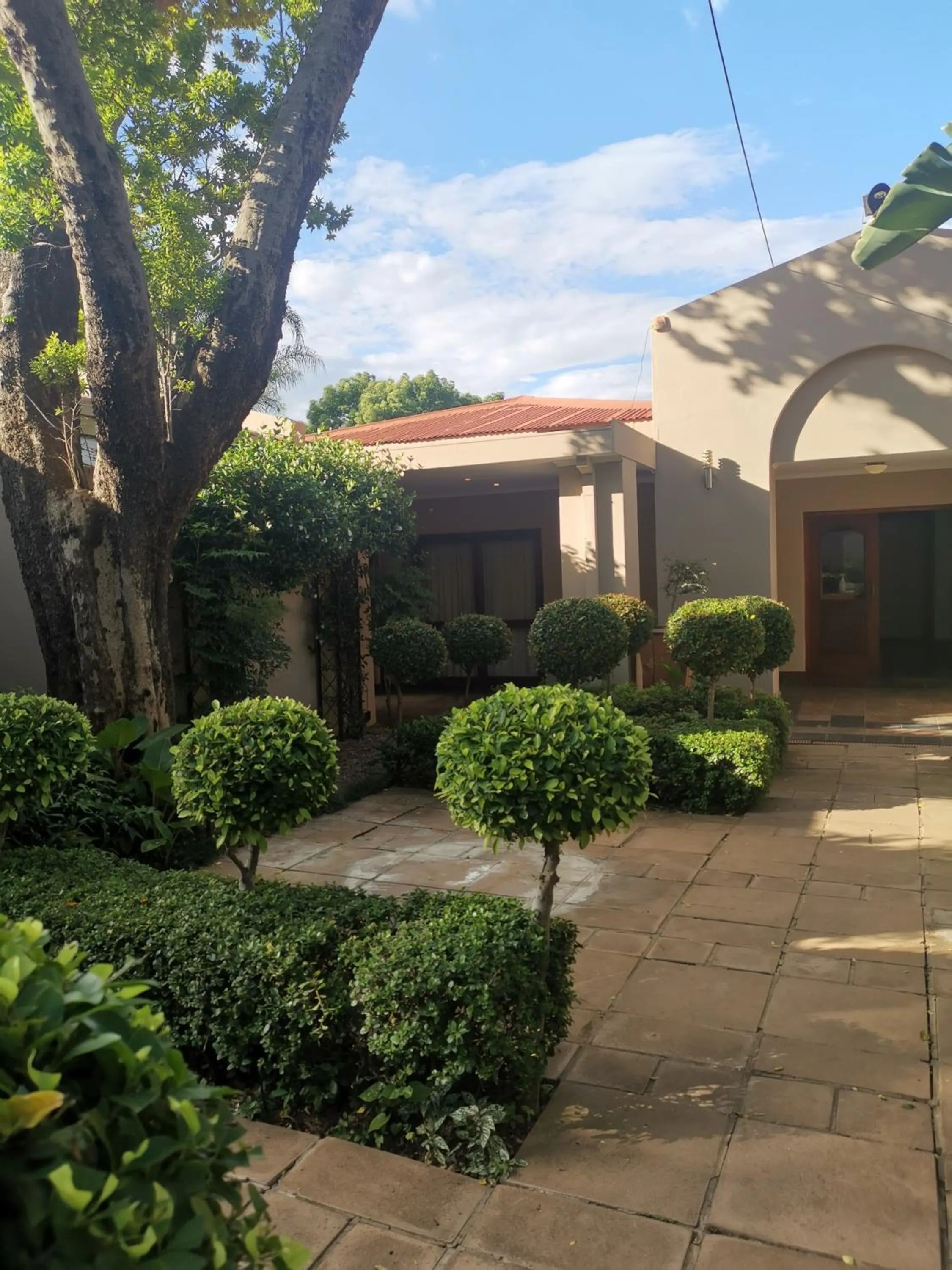 180 On Anderson Guest House