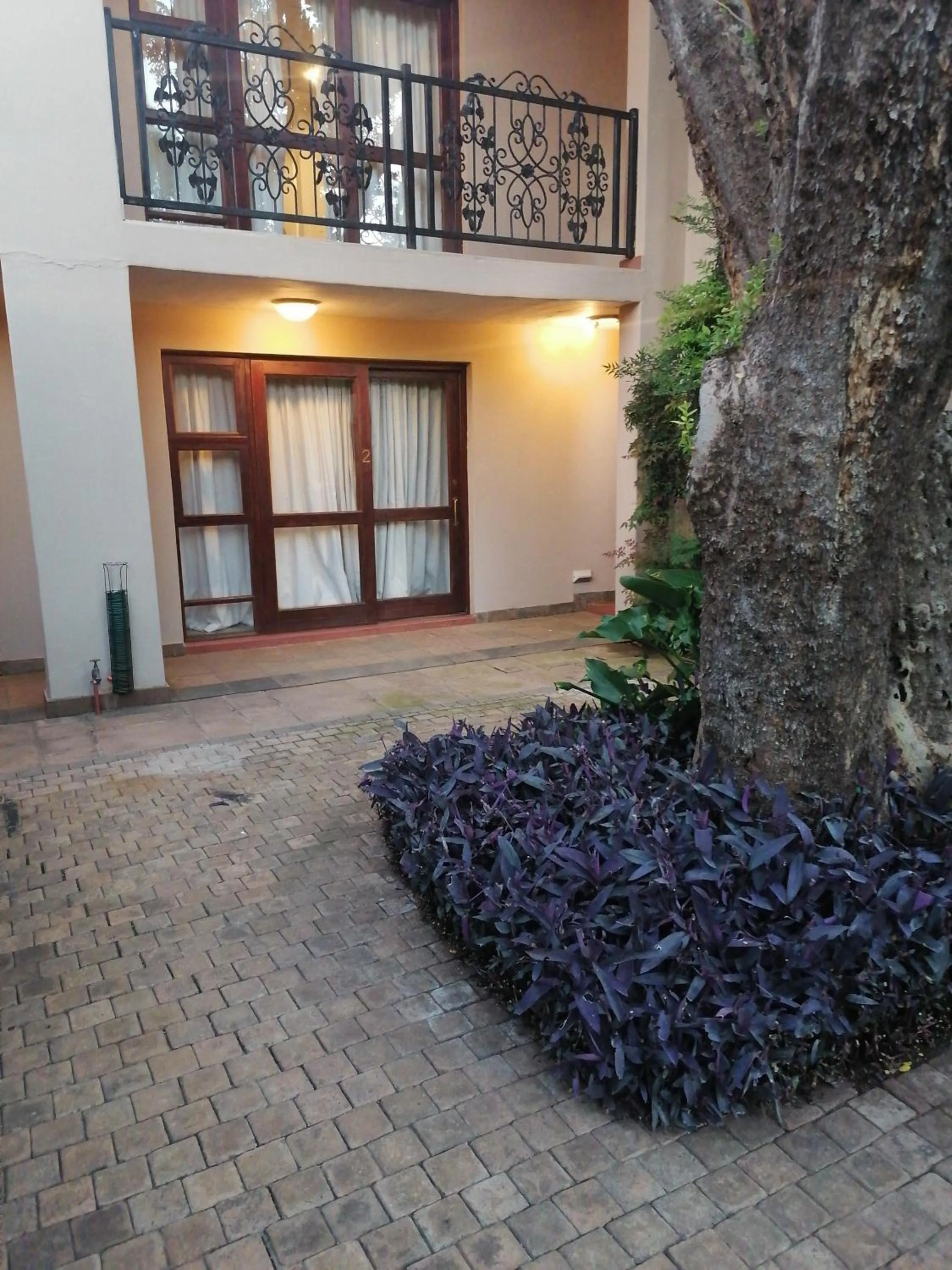 180 On Anderson Guest House