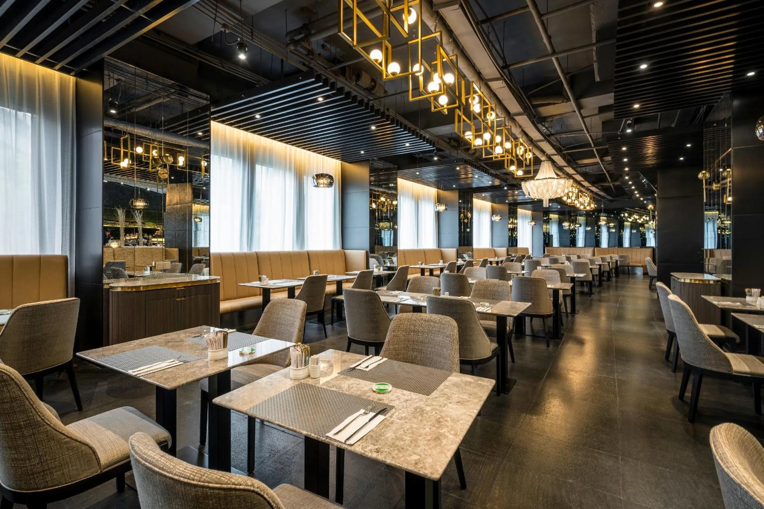 Restaurant/places to eat in Grand Mercure Shanghai Hongqiao