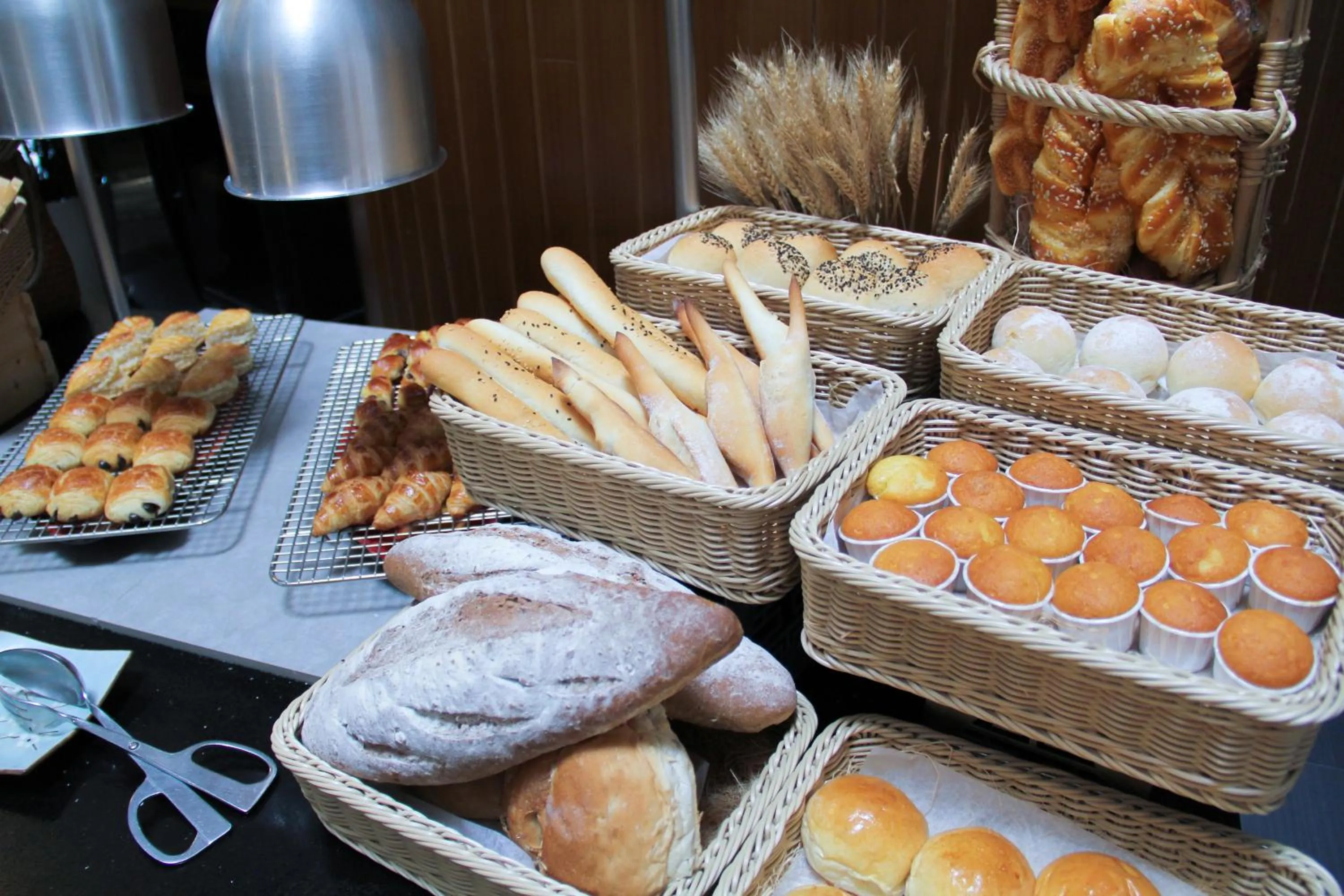 Buffet breakfast in Grand Mercure Shanghai Hongqiao