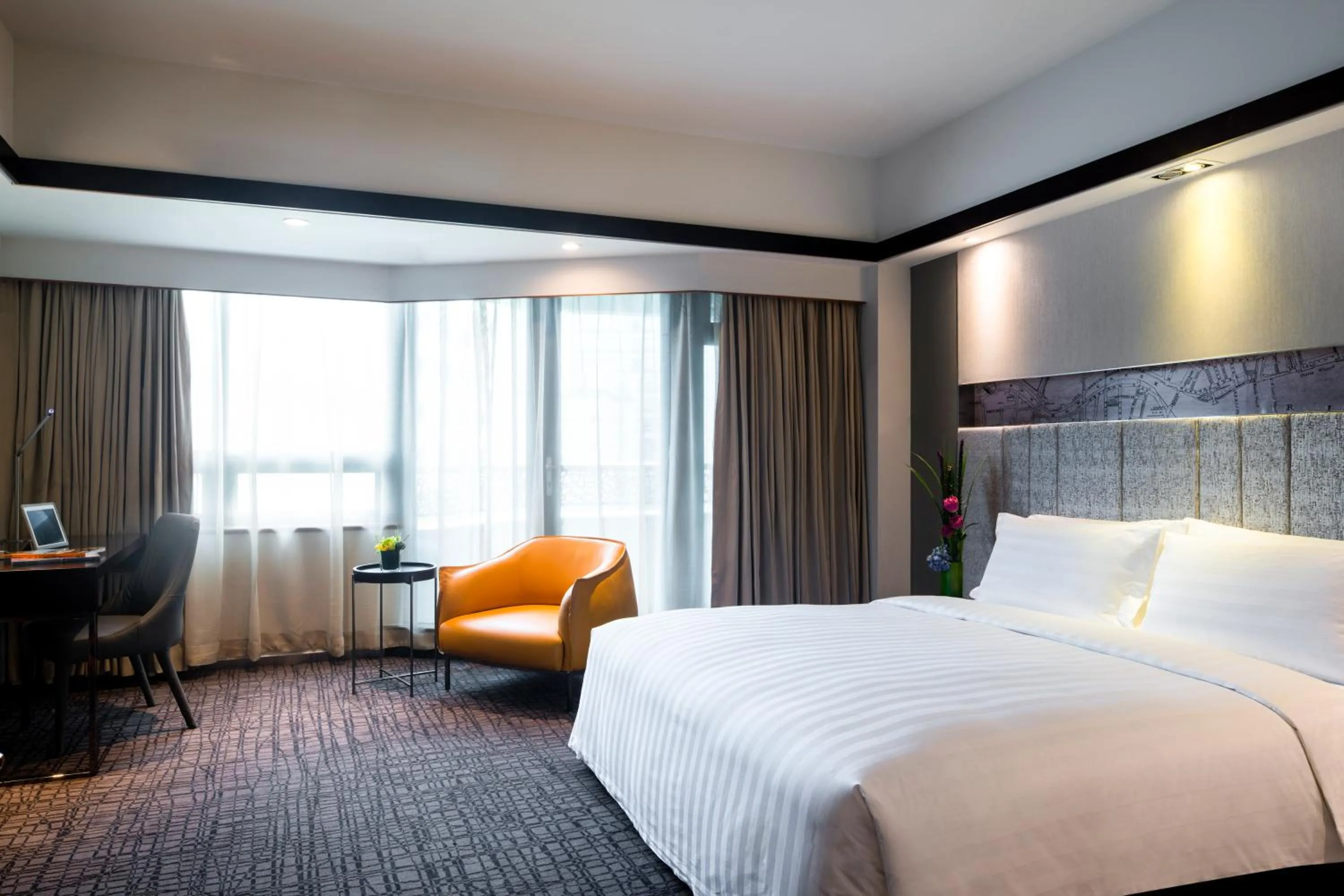 Bedroom, Bed in Grand Mercure Shanghai Hongqiao