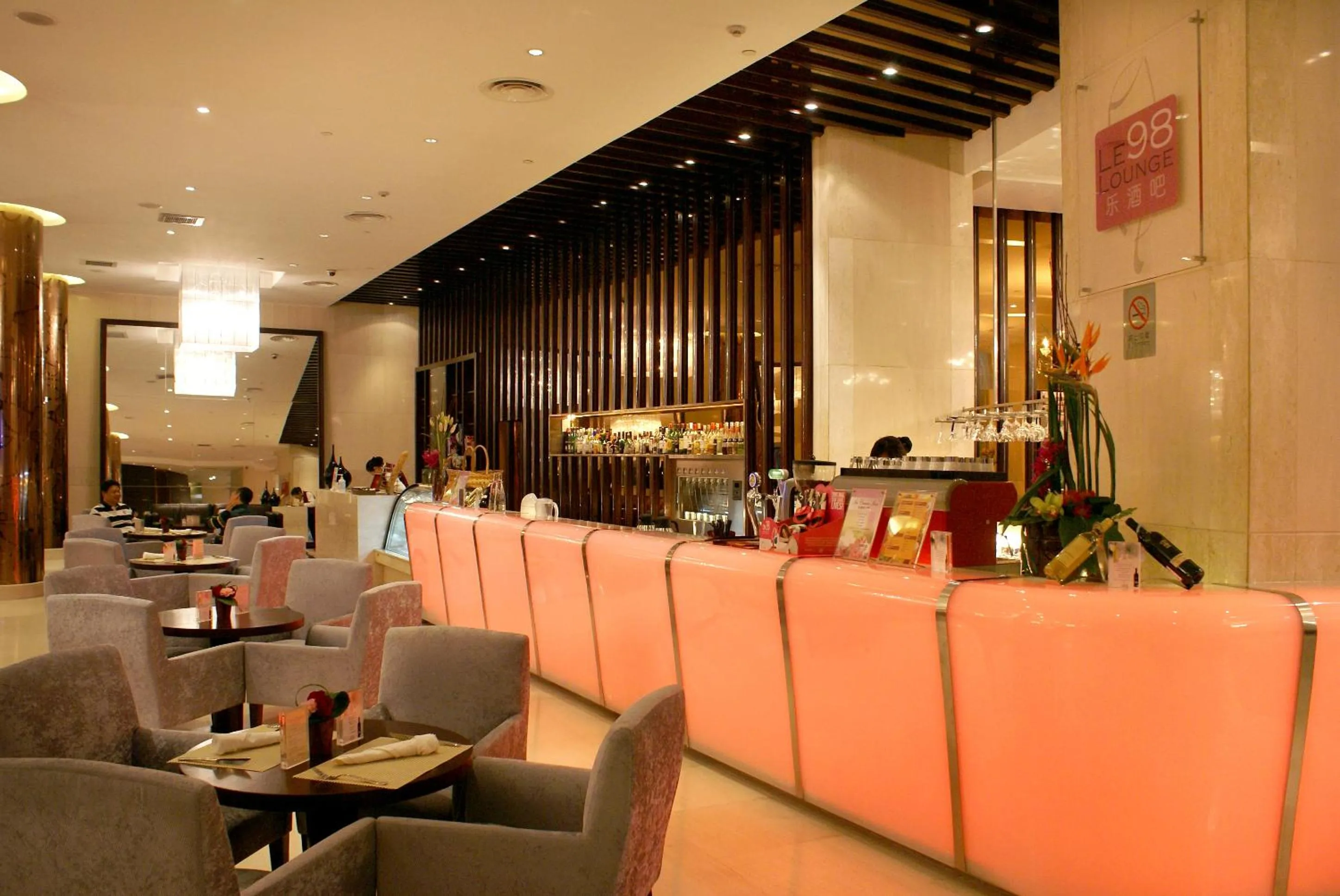 Lounge or bar in Grand Mercure Shanghai Hongqiao