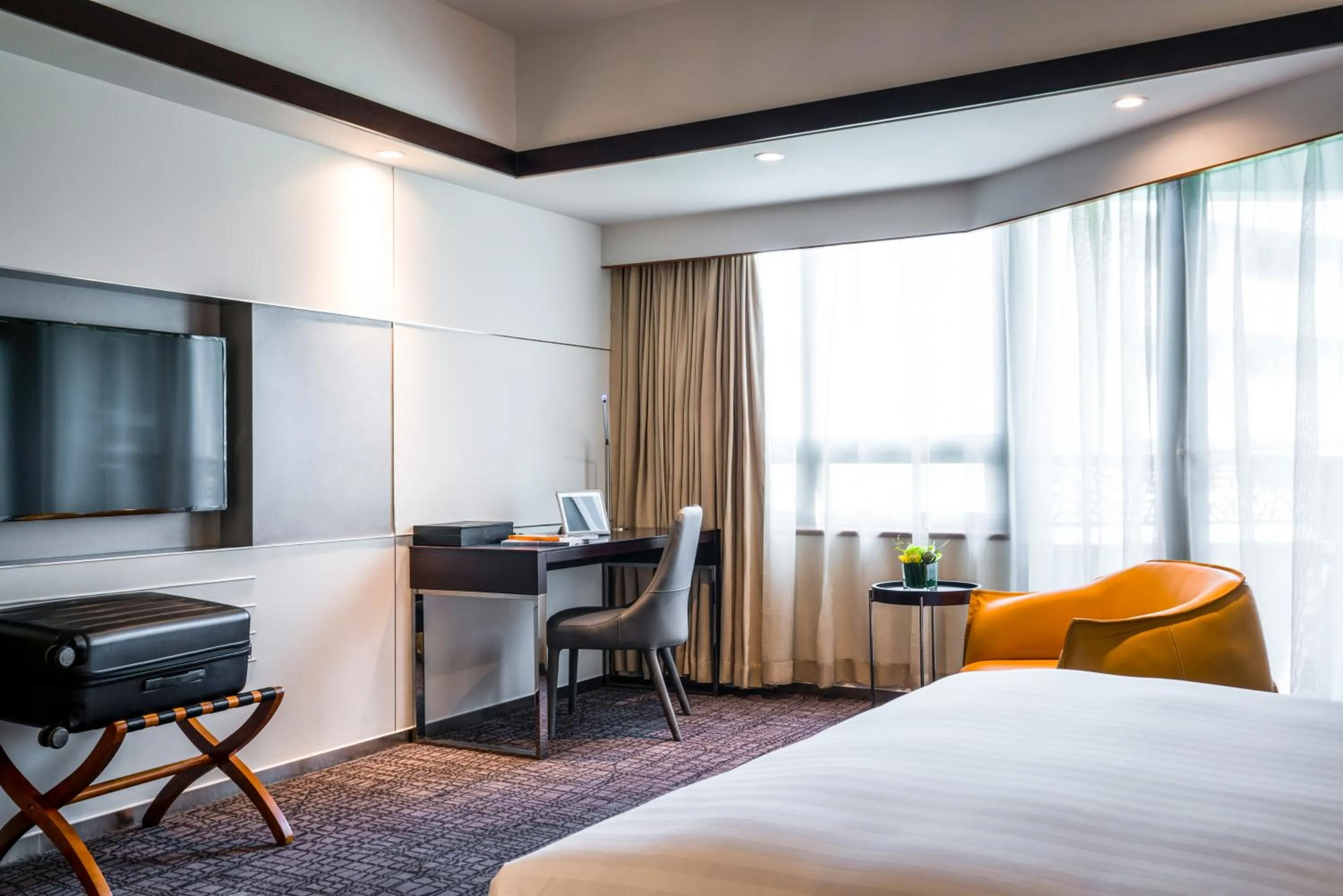 Bedroom, Bed in Grand Mercure Shanghai Hongqiao