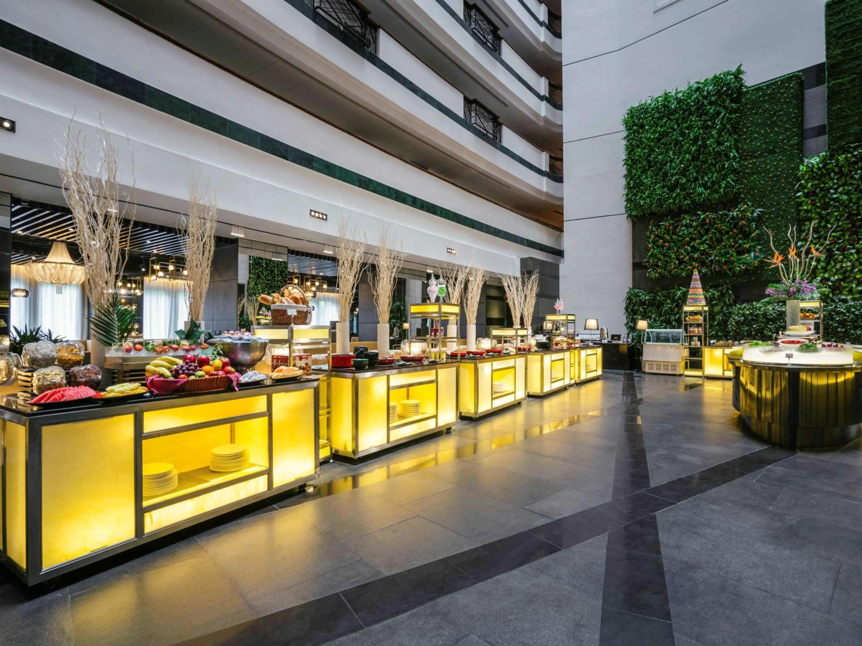 Restaurant/places to eat in Grand Mercure Shanghai Hongqiao