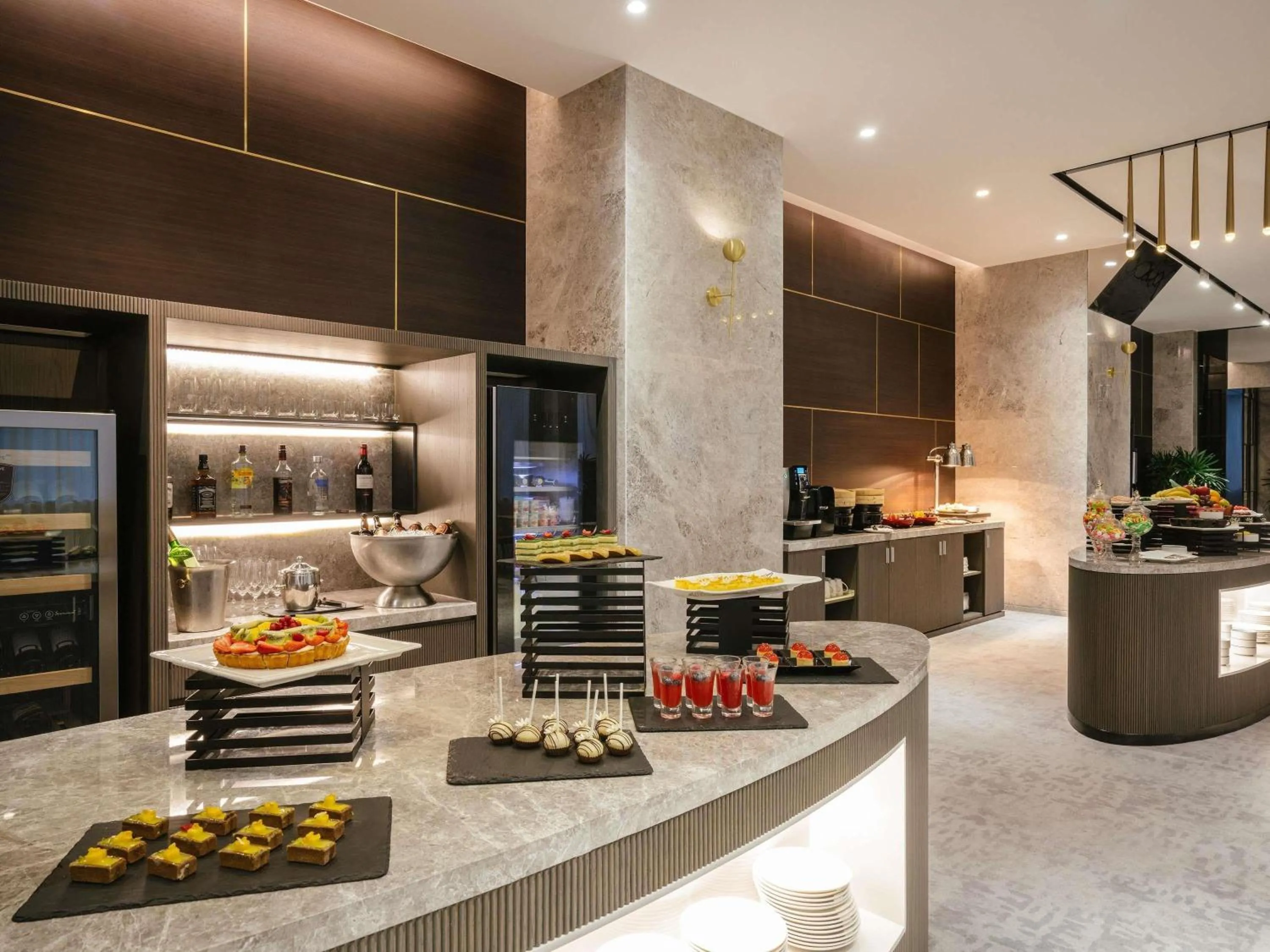 Lounge or bar in Grand Mercure Shanghai Hongqiao