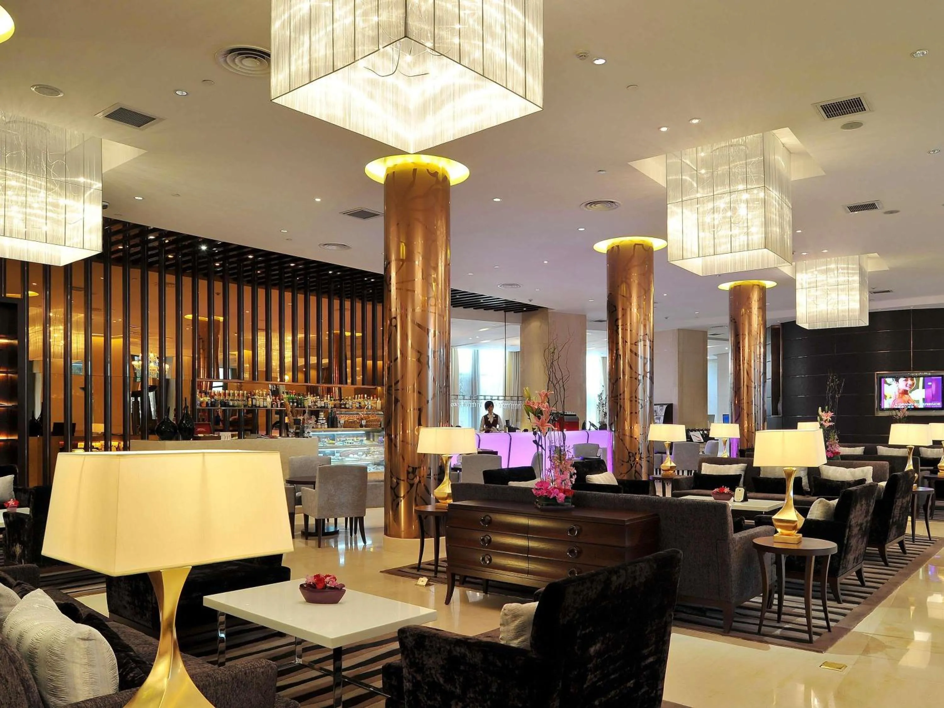 Lounge or bar in Grand Mercure Shanghai Hongqiao