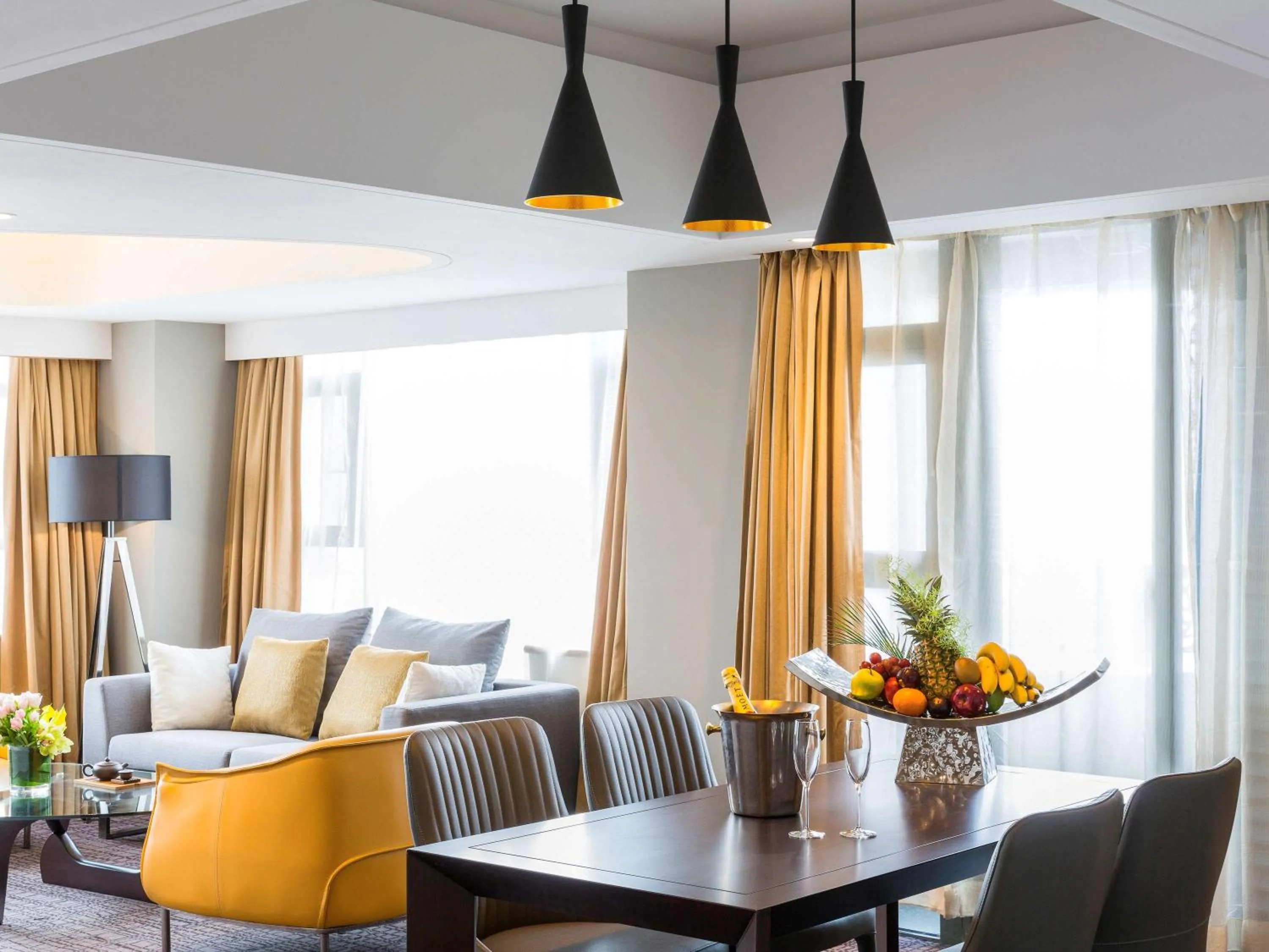 Photo of the whole room in Grand Mercure Shanghai Hongqiao