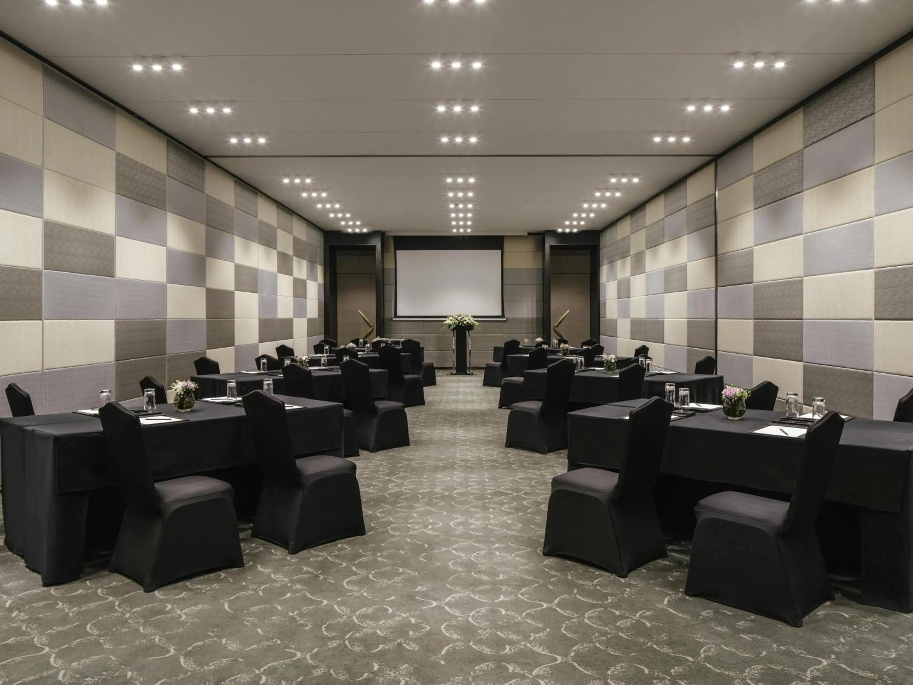 Meeting/conference room in Grand Mercure Shanghai Hongqiao