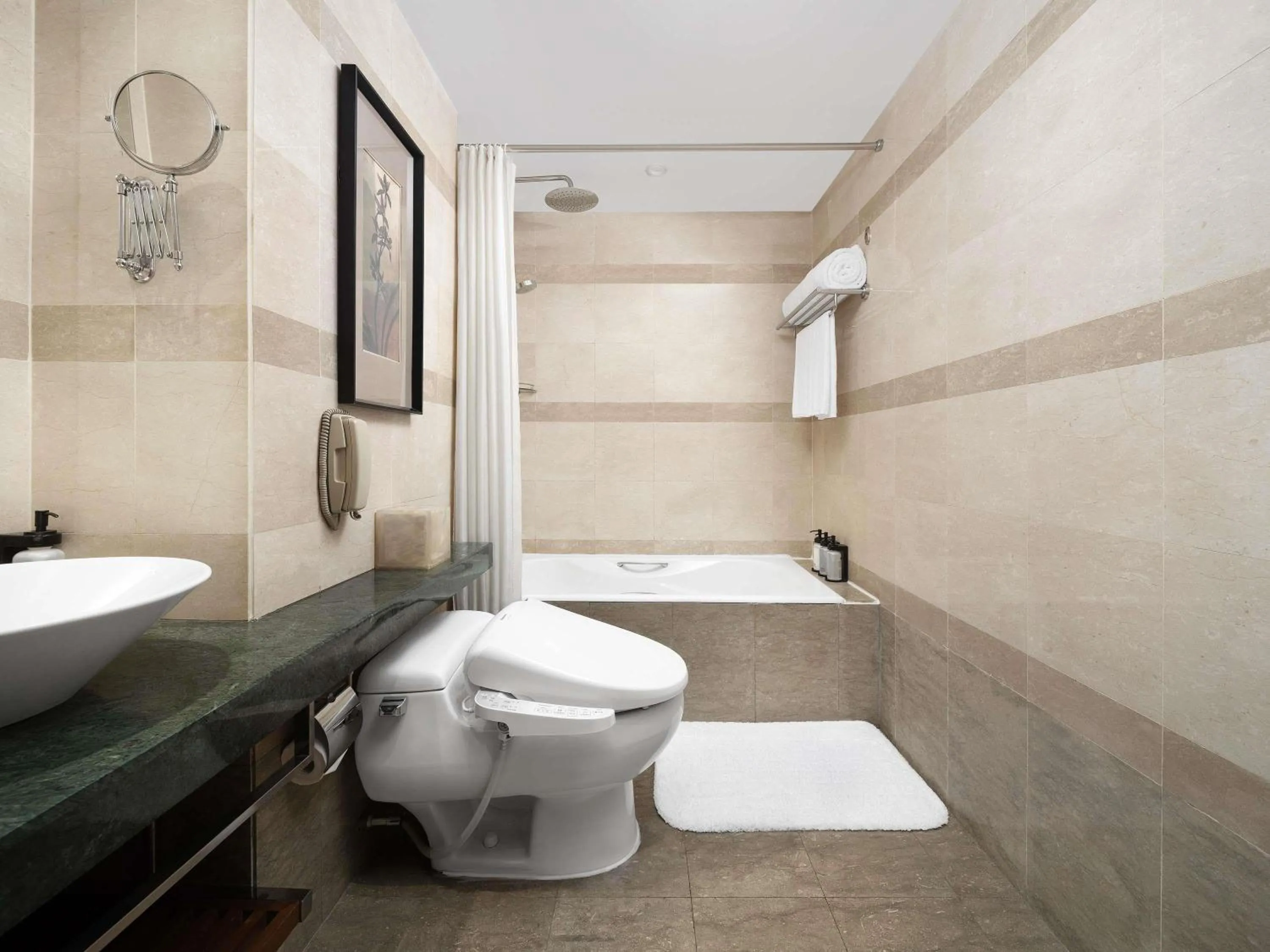 Bedroom in Grand Mercure Shanghai Hongqiao