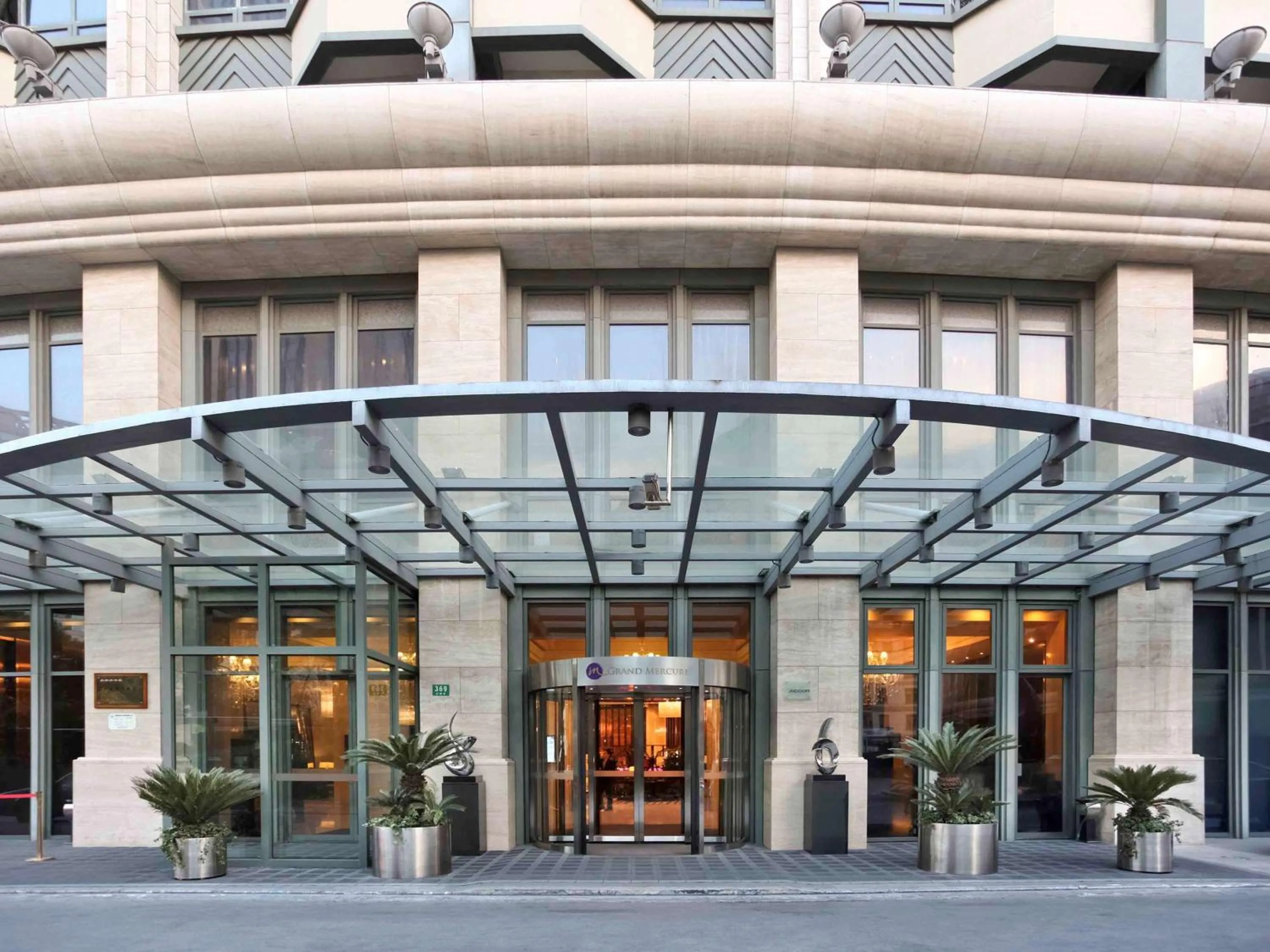 Property building in Grand Mercure Shanghai Hongqiao