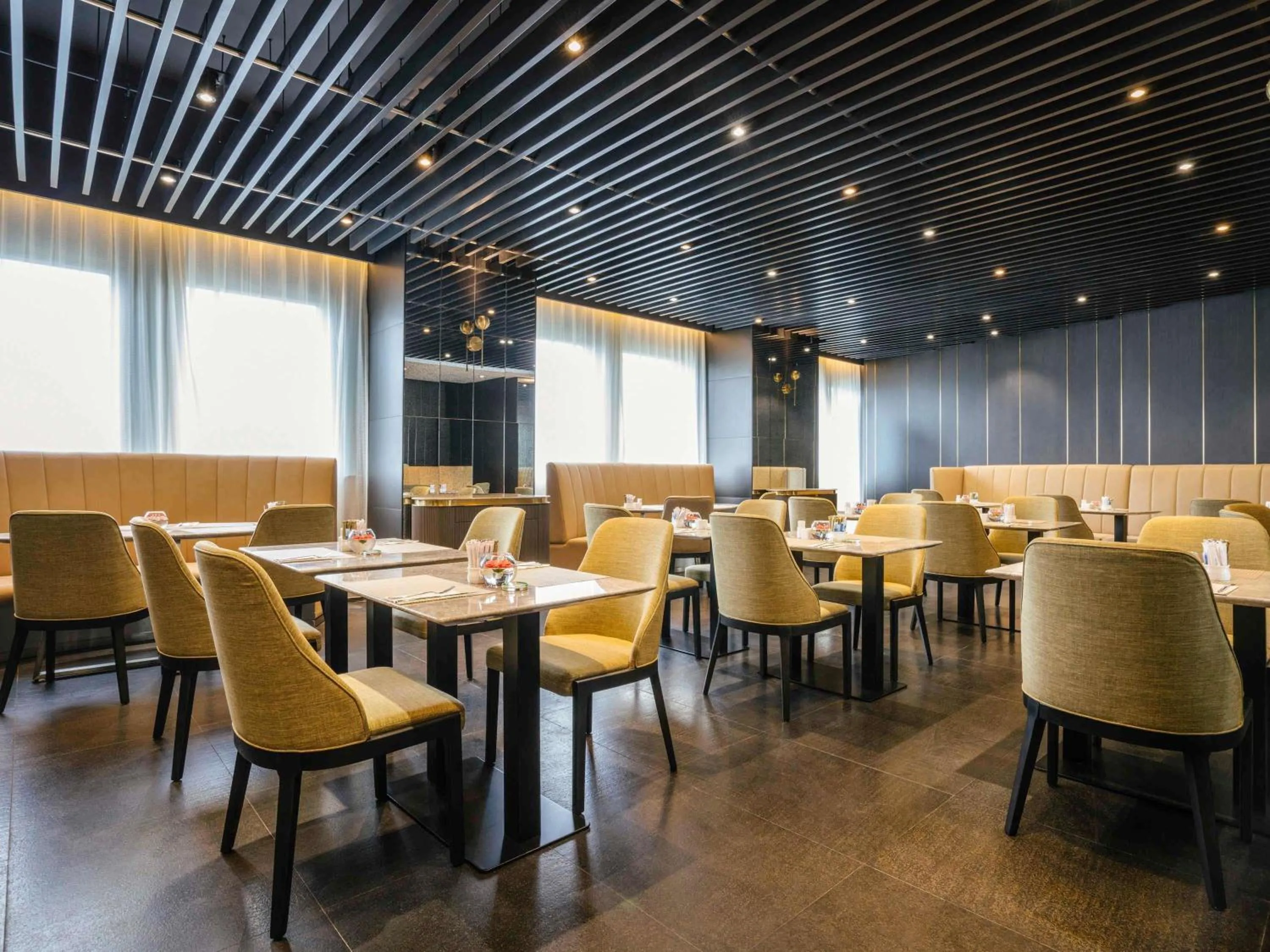 Restaurant/places to eat in Grand Mercure Shanghai Hongqiao