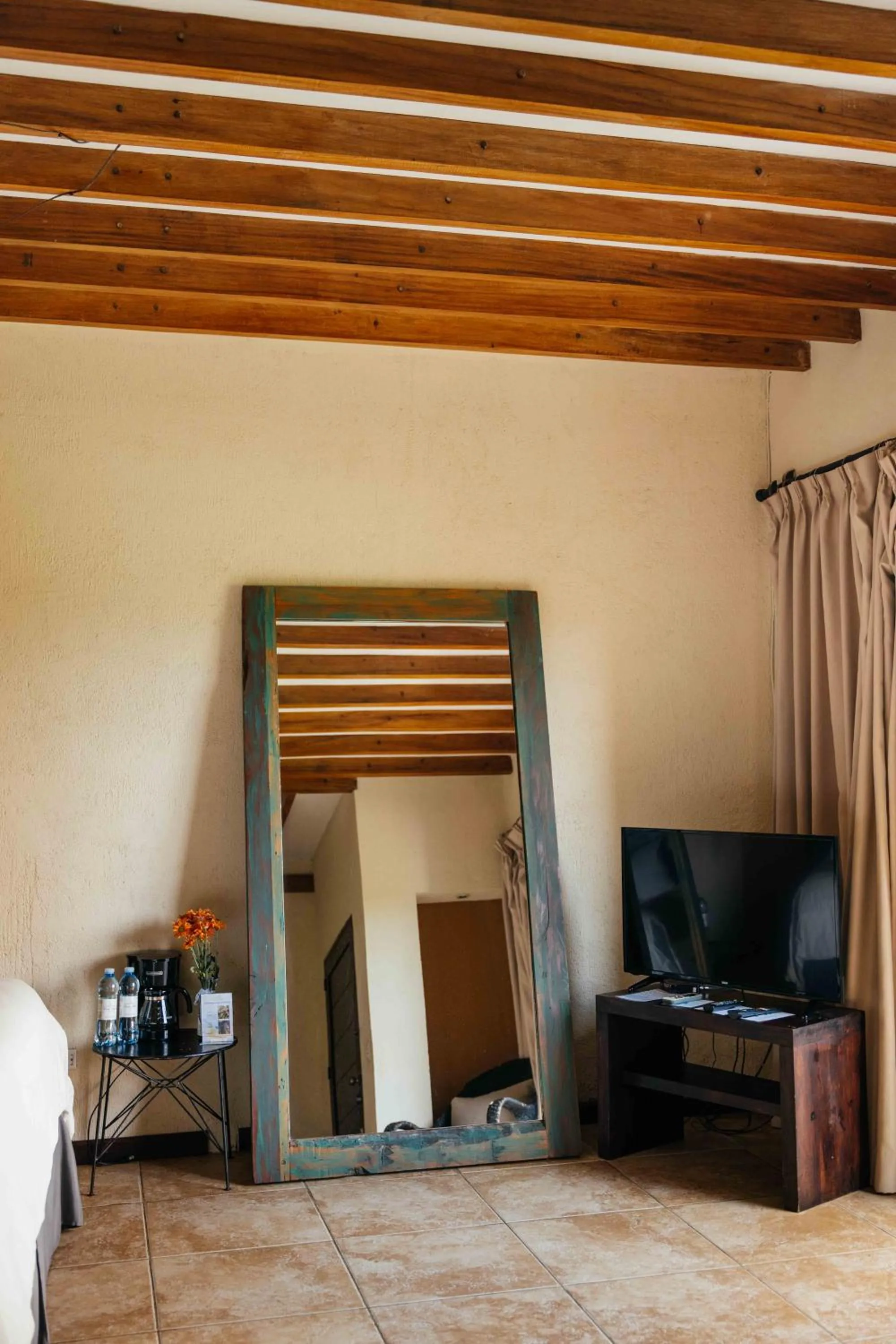 TV and multimedia in Casa 1800 Ataco Hotel Boutique