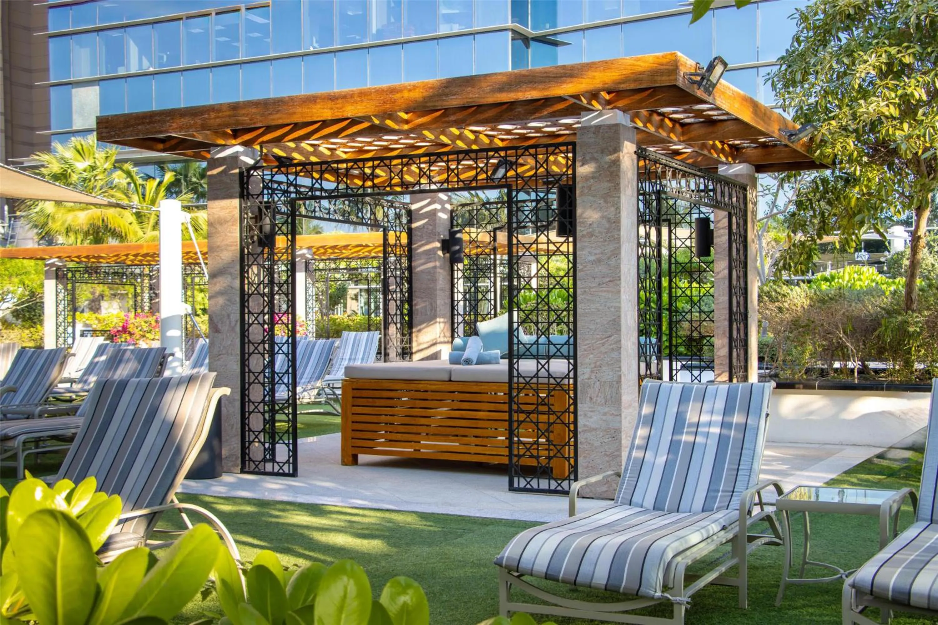 Restaurant/places to eat in Conrad Dubai