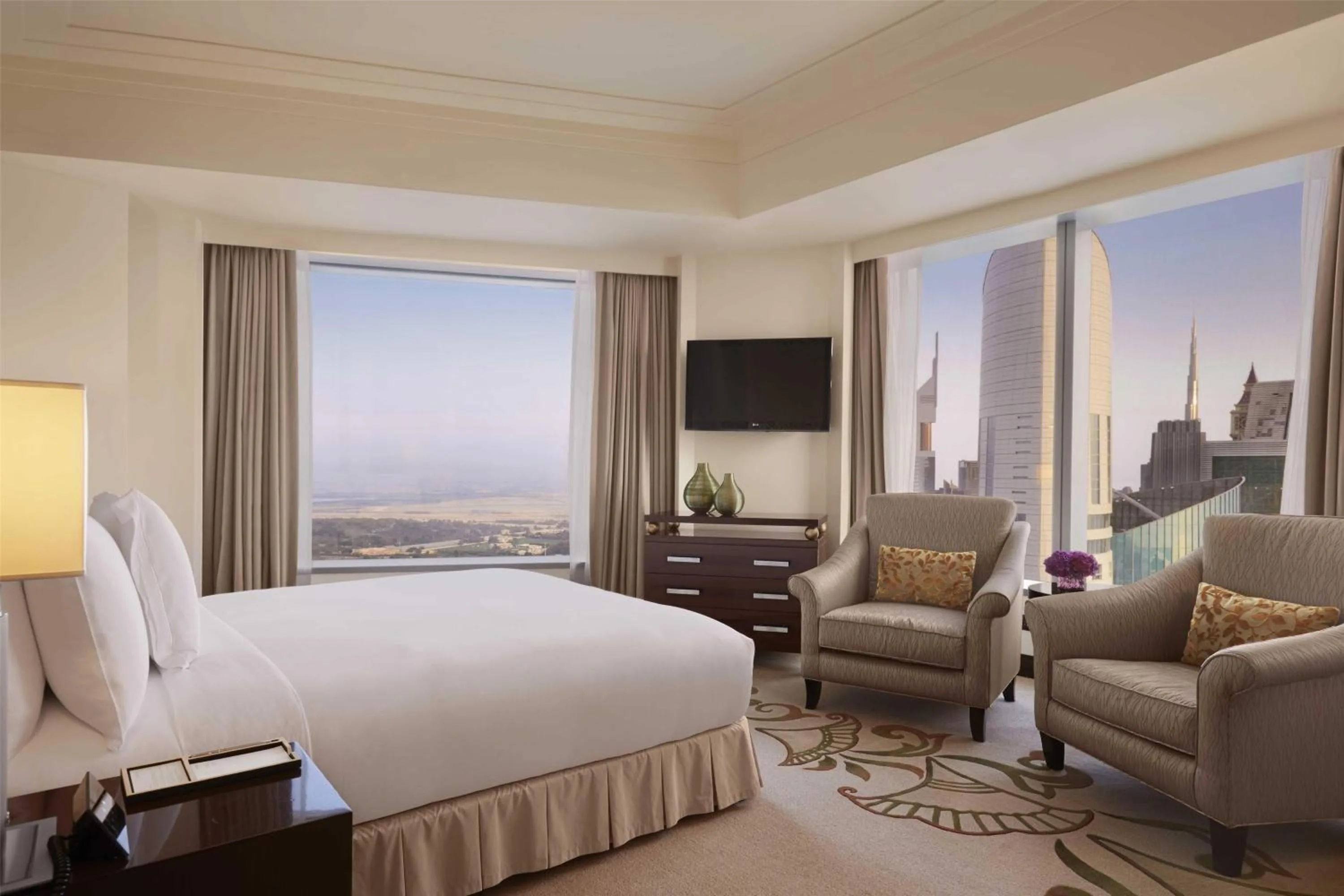 Bedroom, Bed in Conrad Dubai