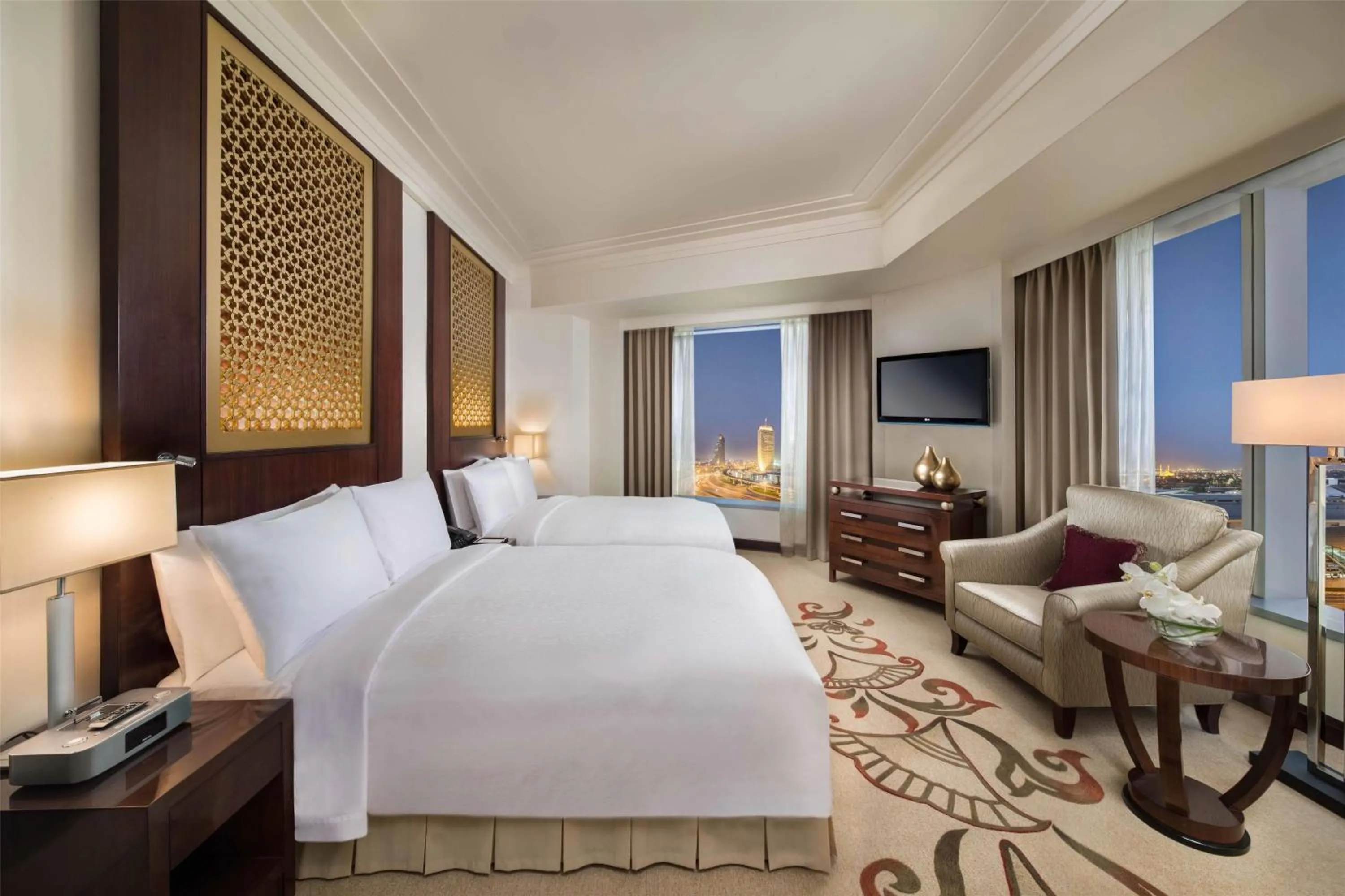 Bedroom, Bed in Conrad Dubai