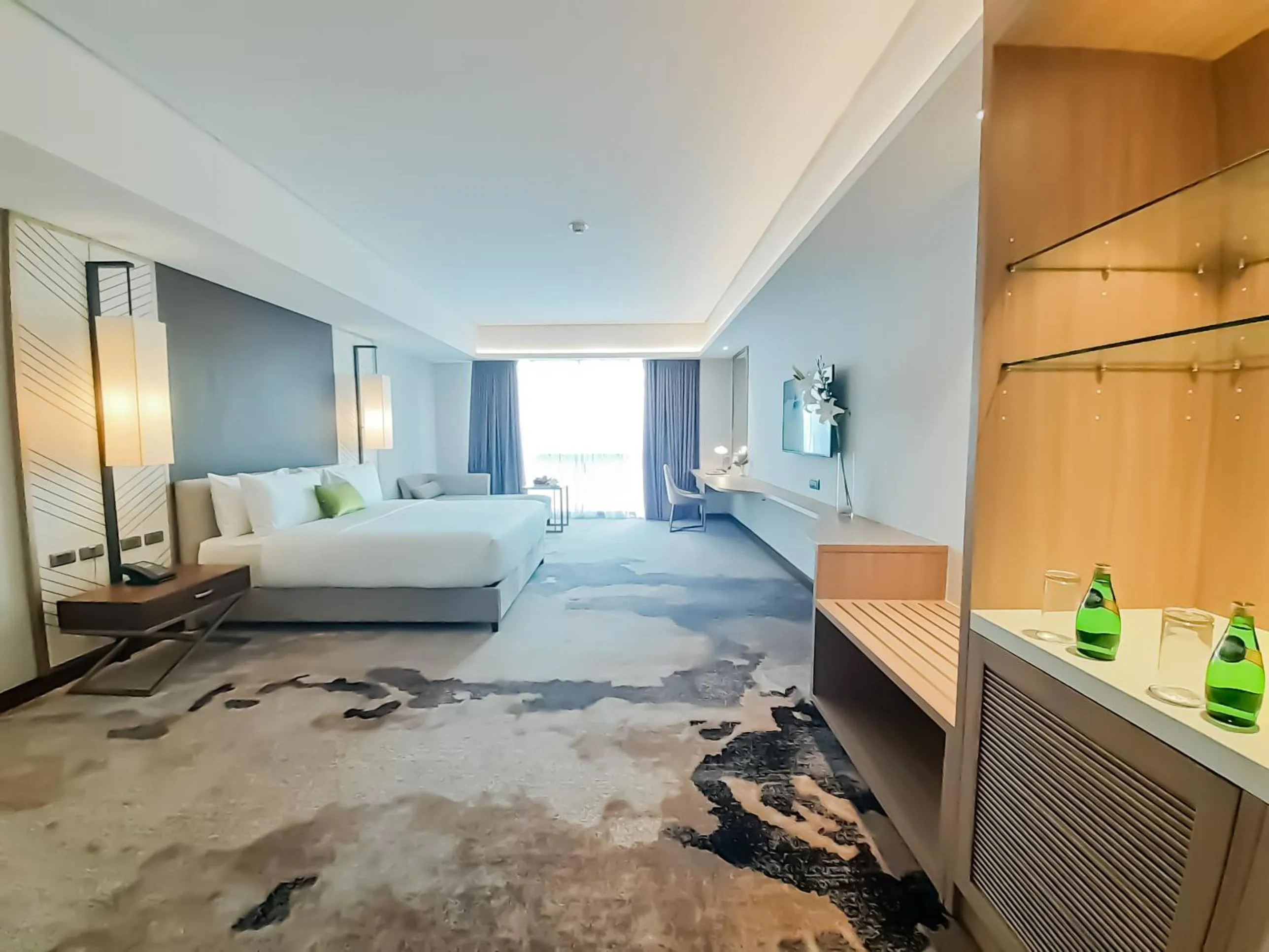 Photo of the whole room, Bed in The Excelsior Hotel Las Piñas