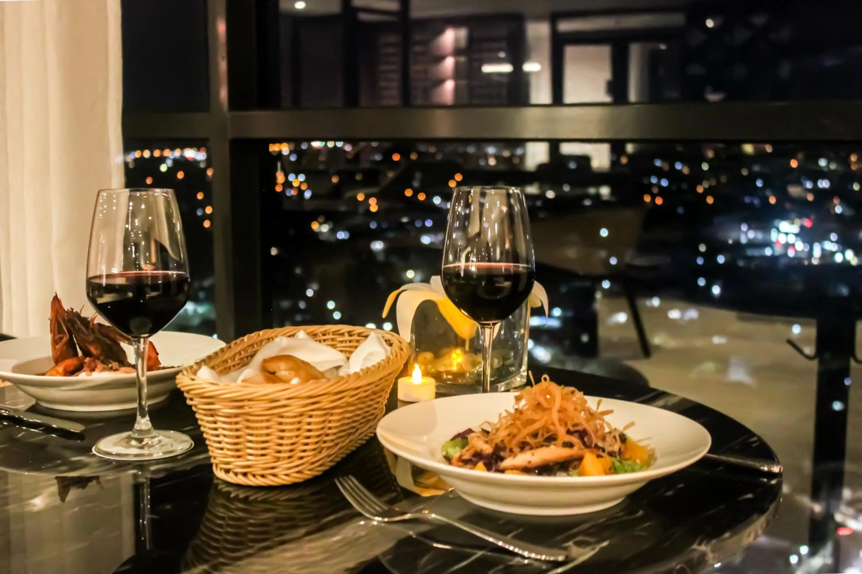 Restaurant/places to eat in The Excelsior Hotel Las Piñas