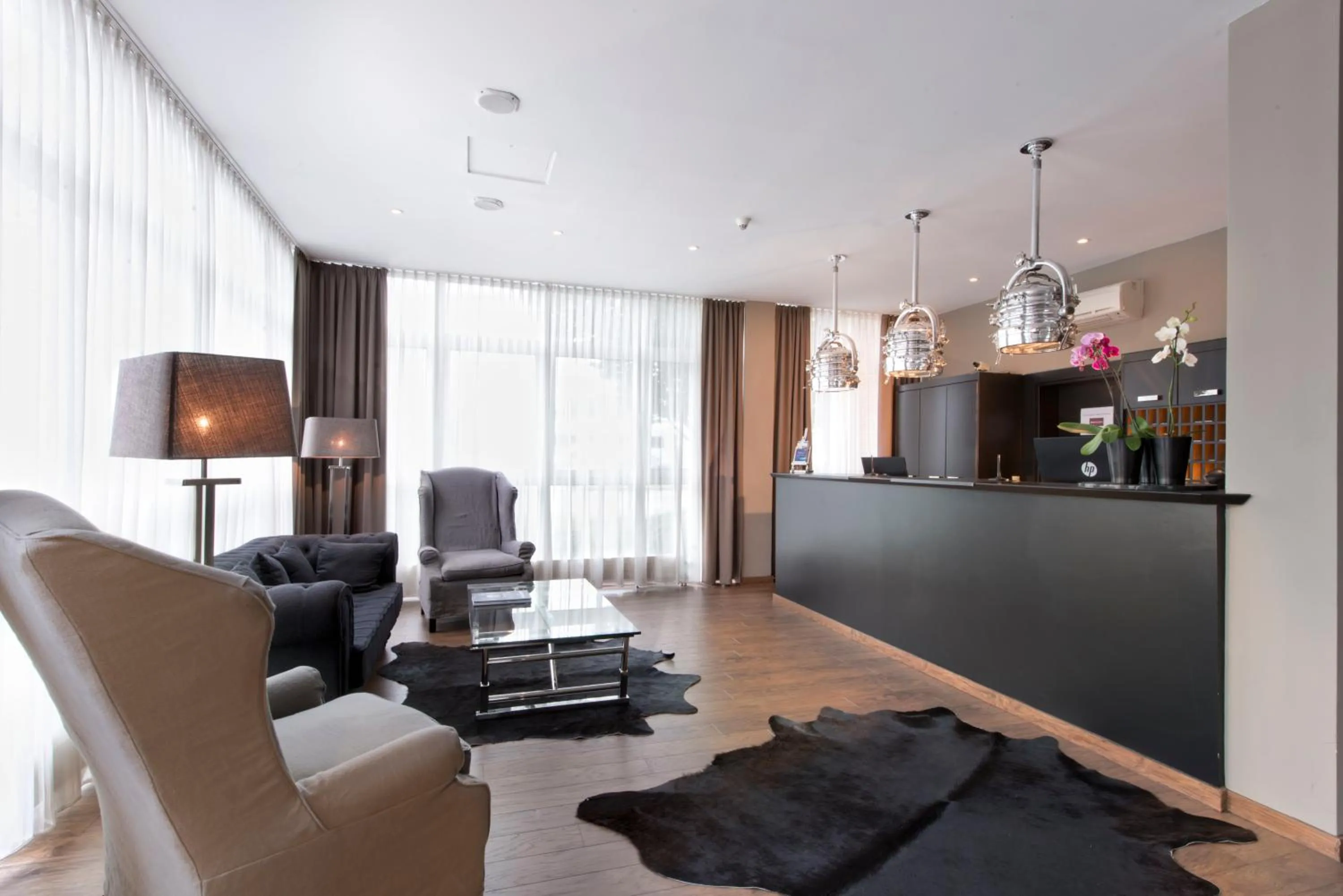 Lobby or reception in Tryp by Wyndham Bremen Airport